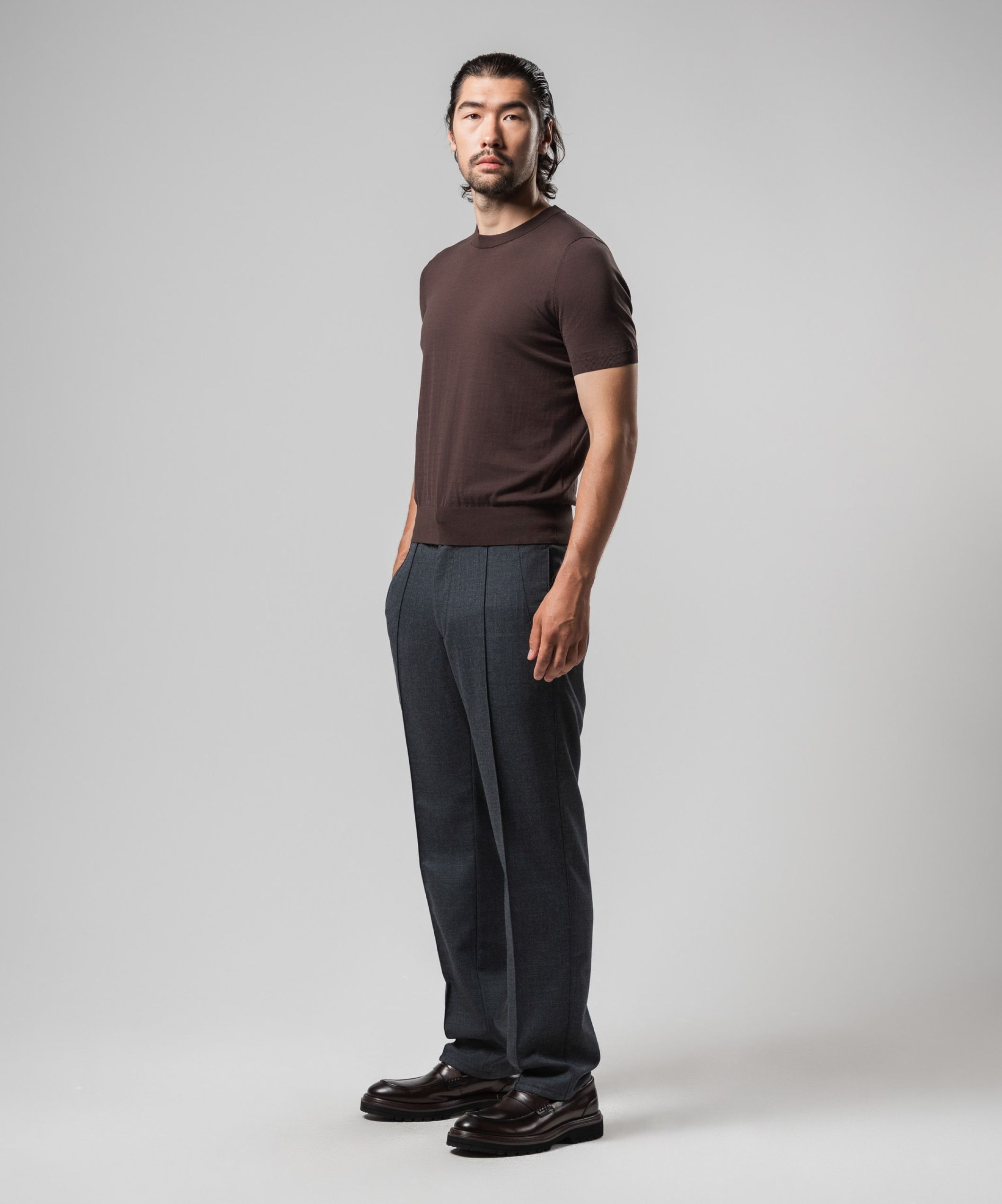 Брюки серого цвета