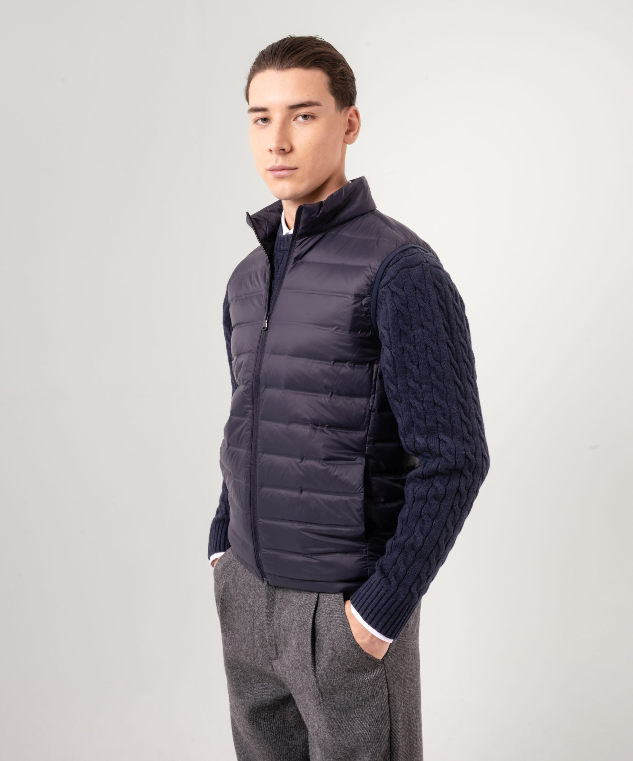 Стеганая жилетка синего цвета