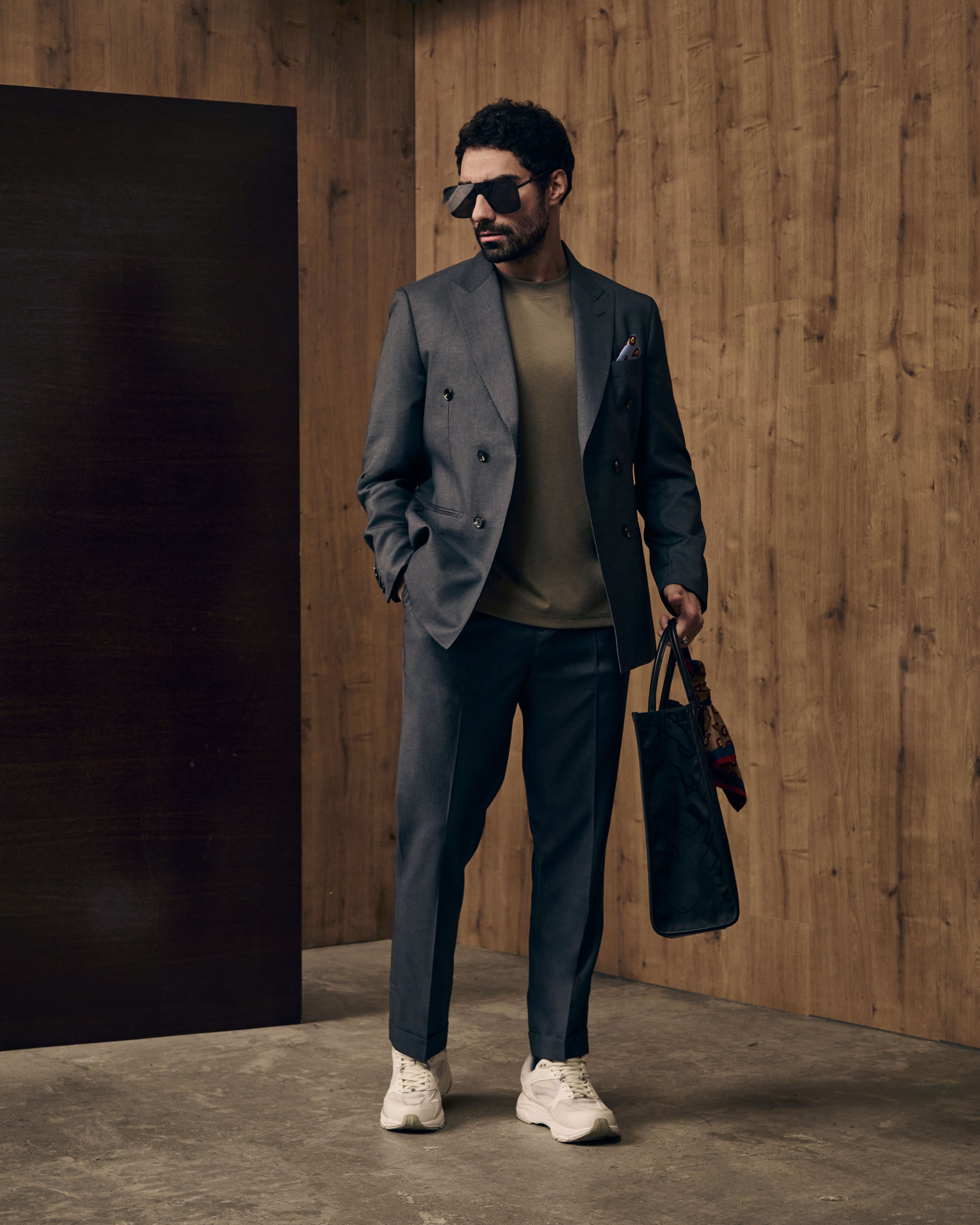 Двубортный костюм - двойка серого оттенка