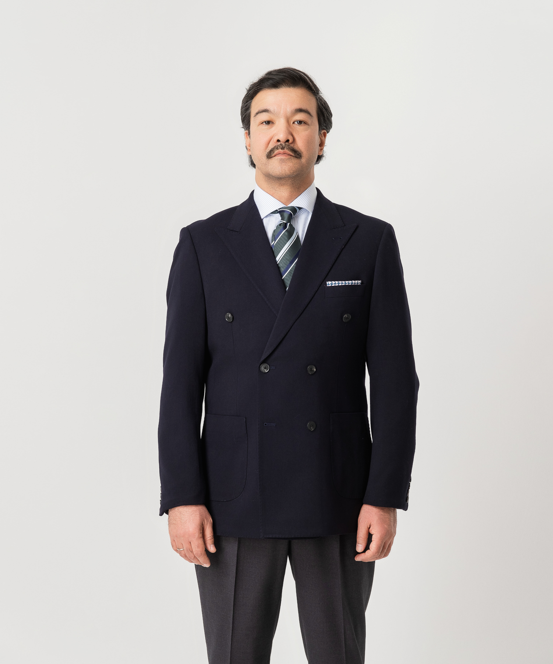 Костюм компаньон темно-синего цвета