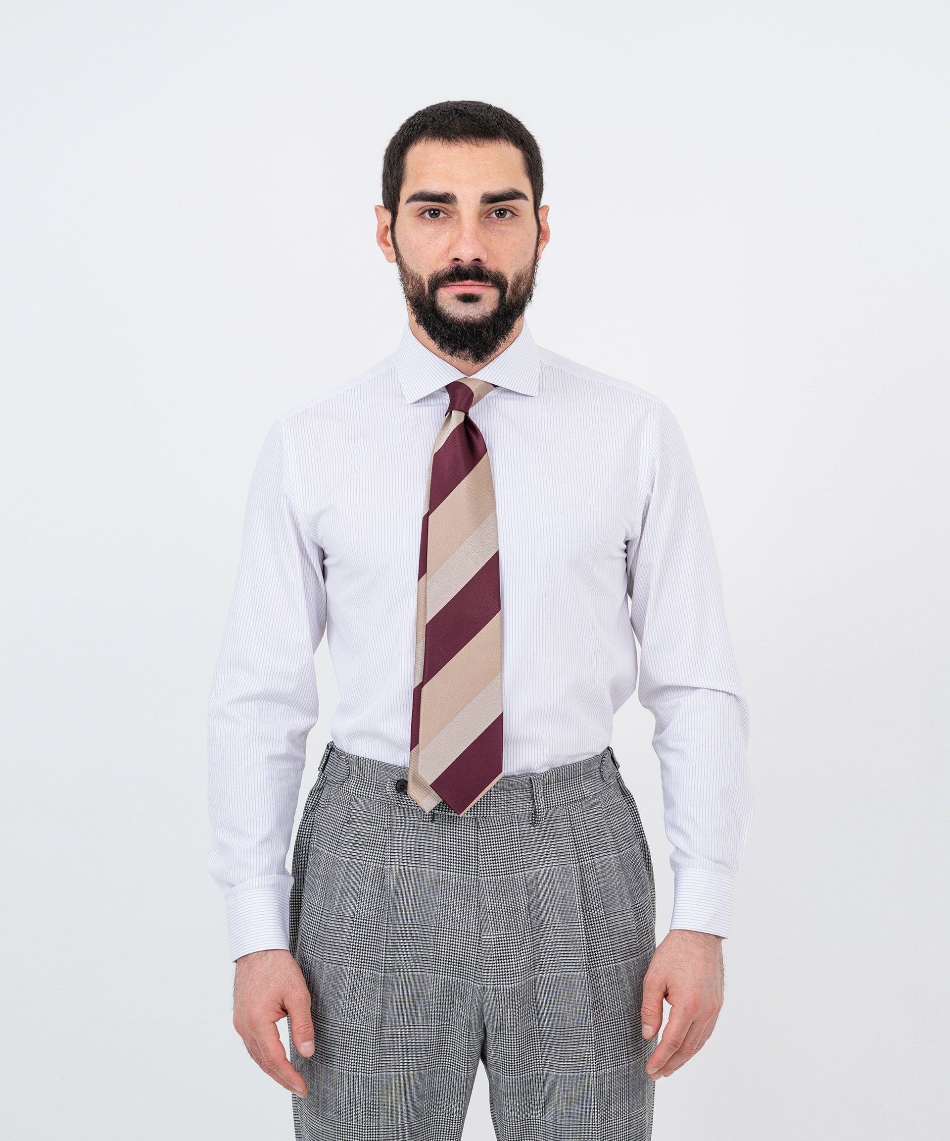 Белая сорочка в полоску