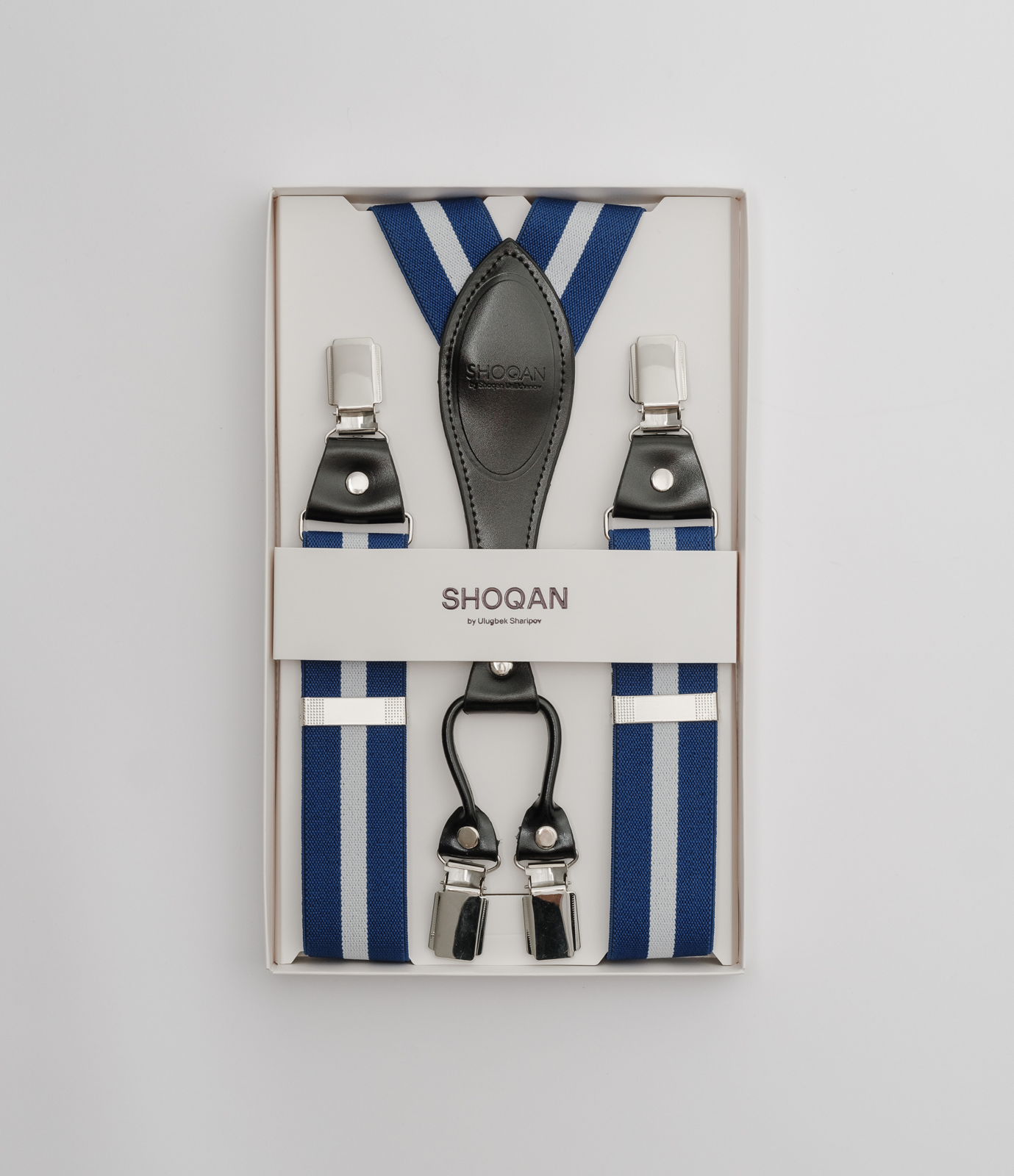 Синие подтяжки в белую полоску