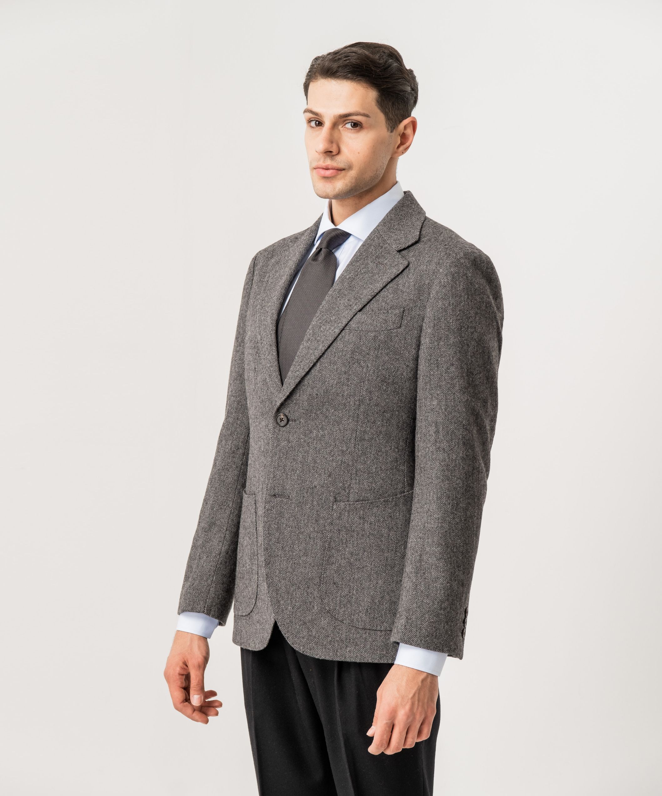 Серый пиджак свободного кроя