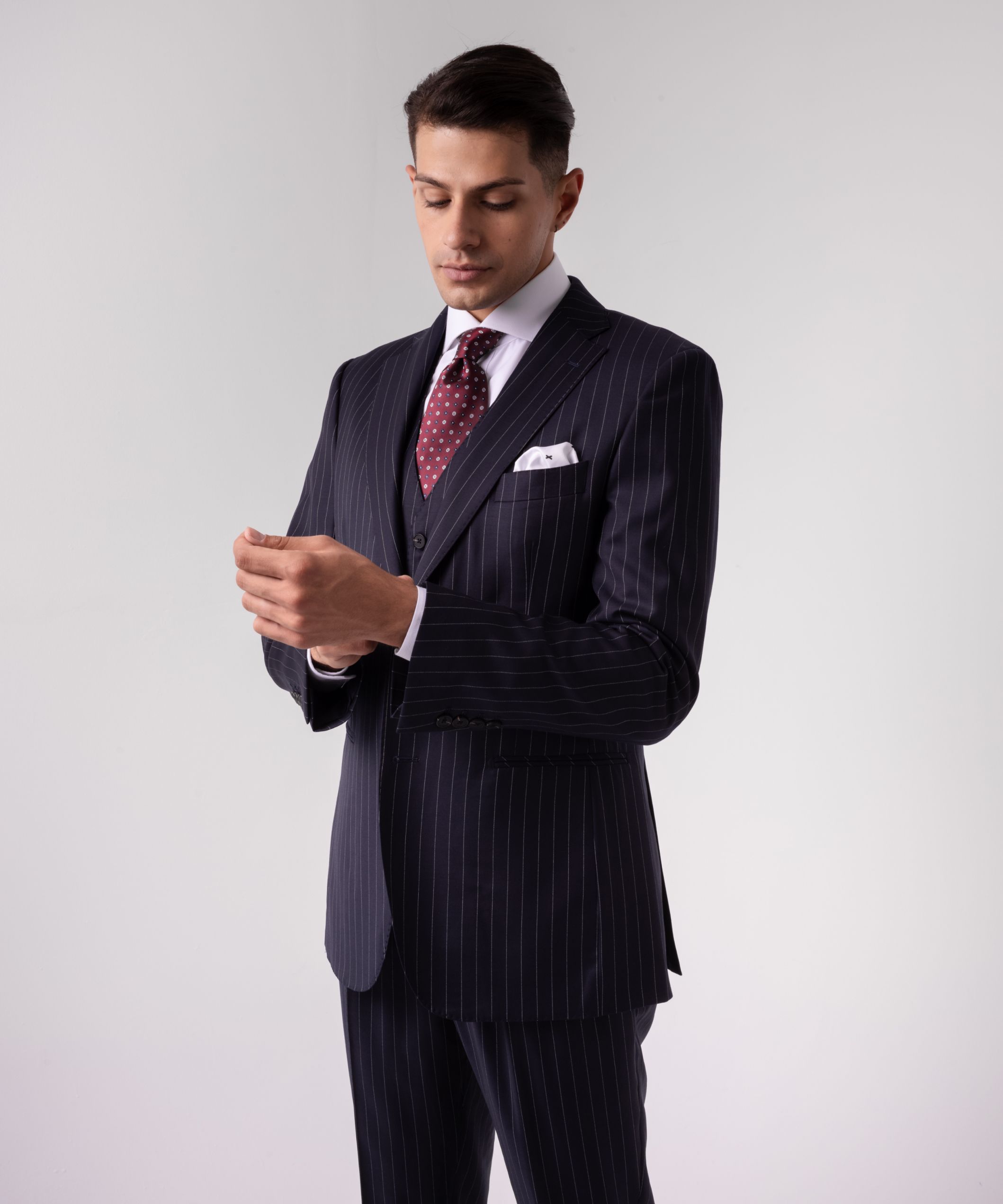 Костюм-тройка в контрастную полоску
