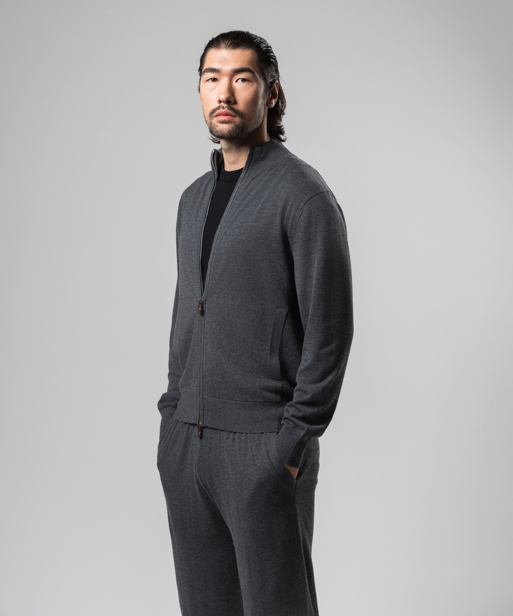 Трикотажный комплект графитового цвета