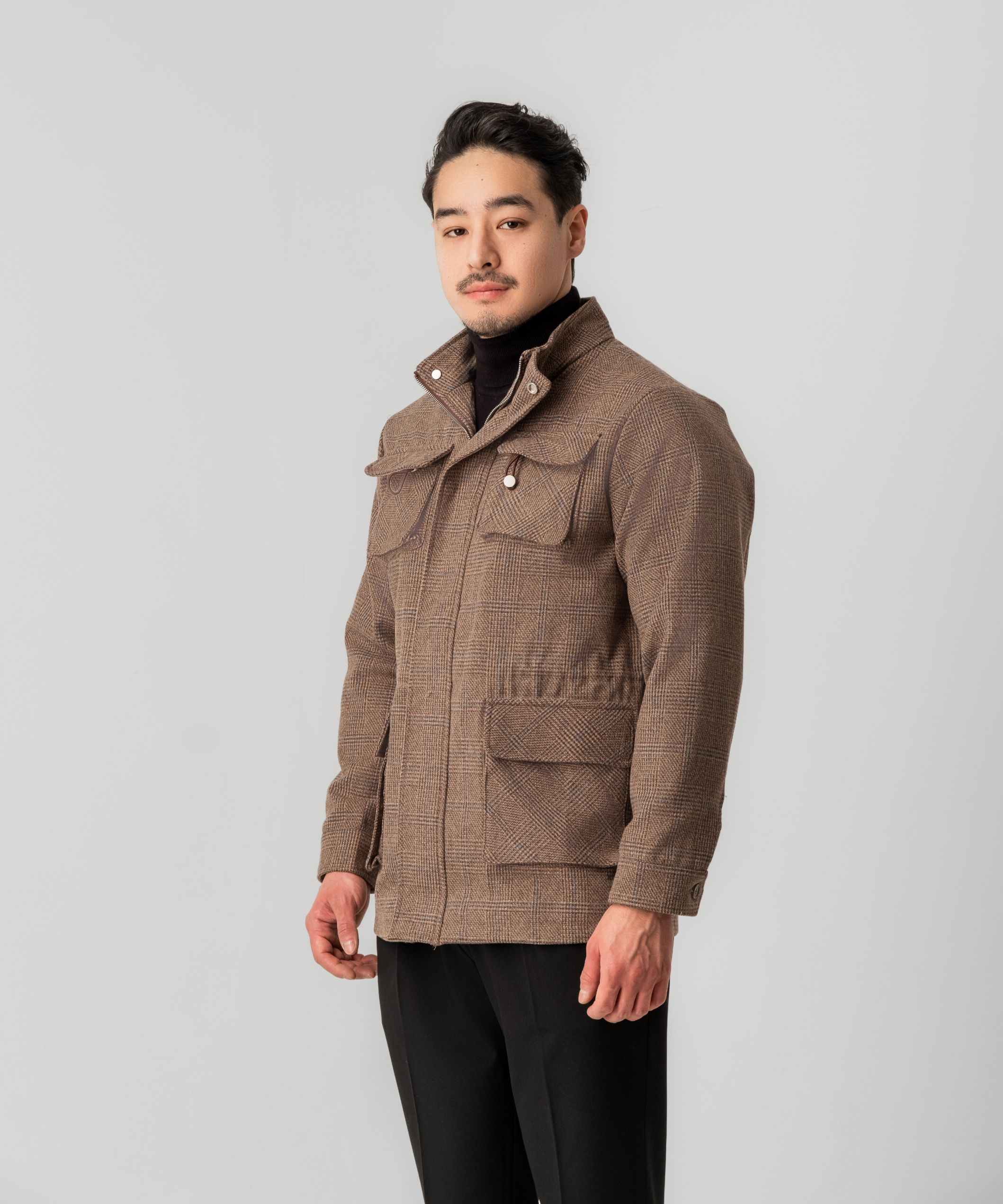 Демисезонная куртка в коричневом цвете