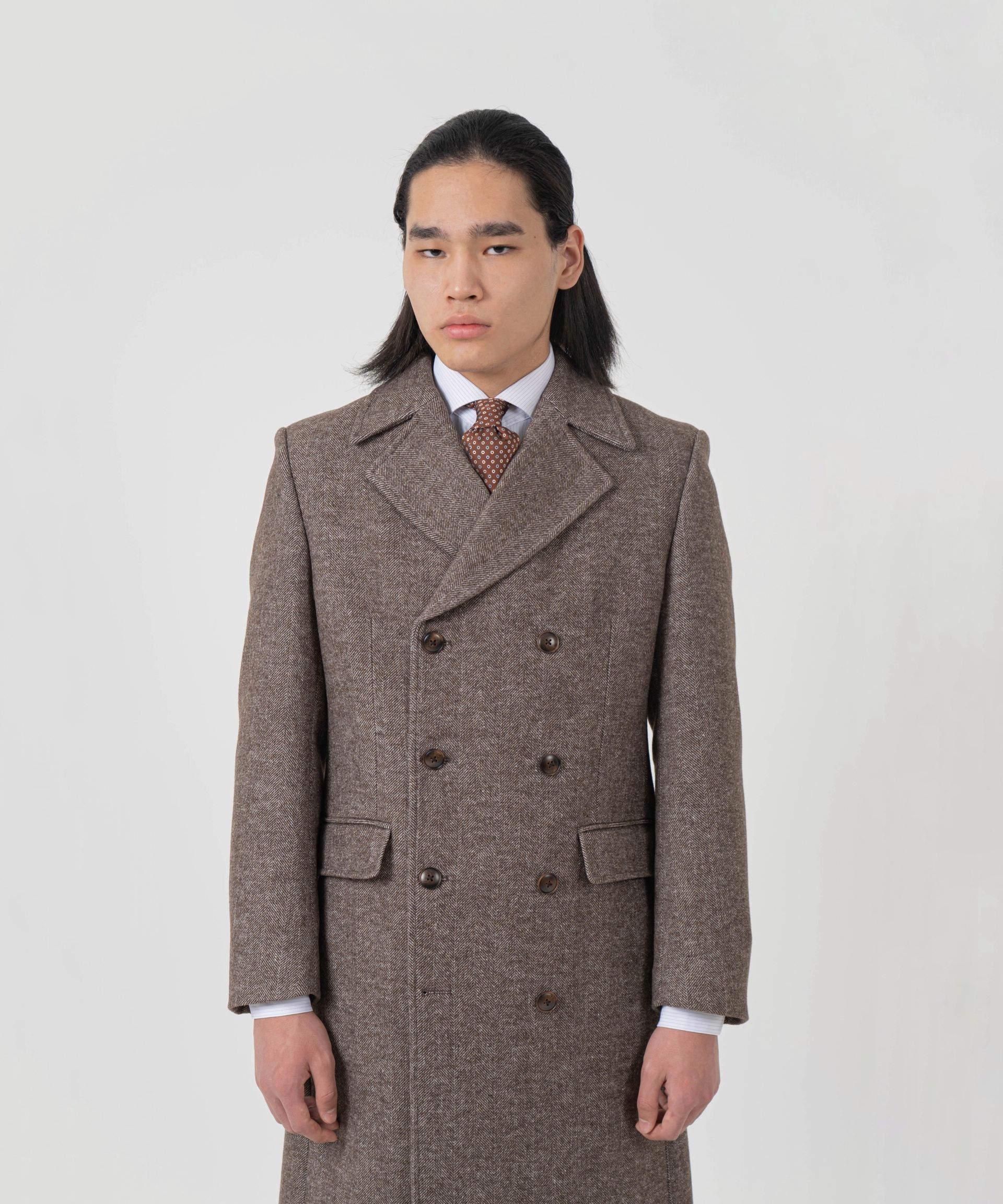 Светлое двубортное пальто