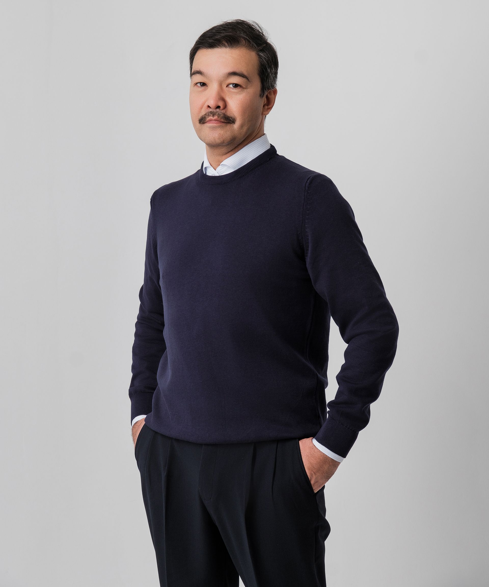 Синий свитер