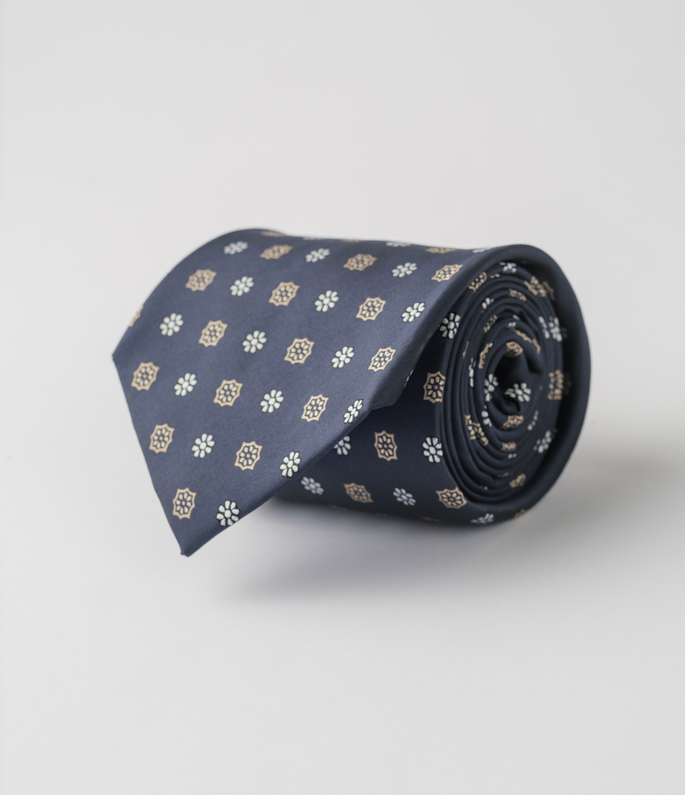 Галстук темно-синего цвета