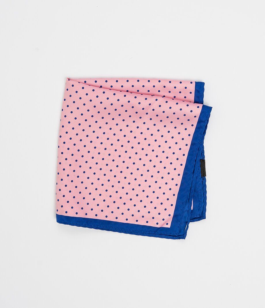 Розовый платок в горошек