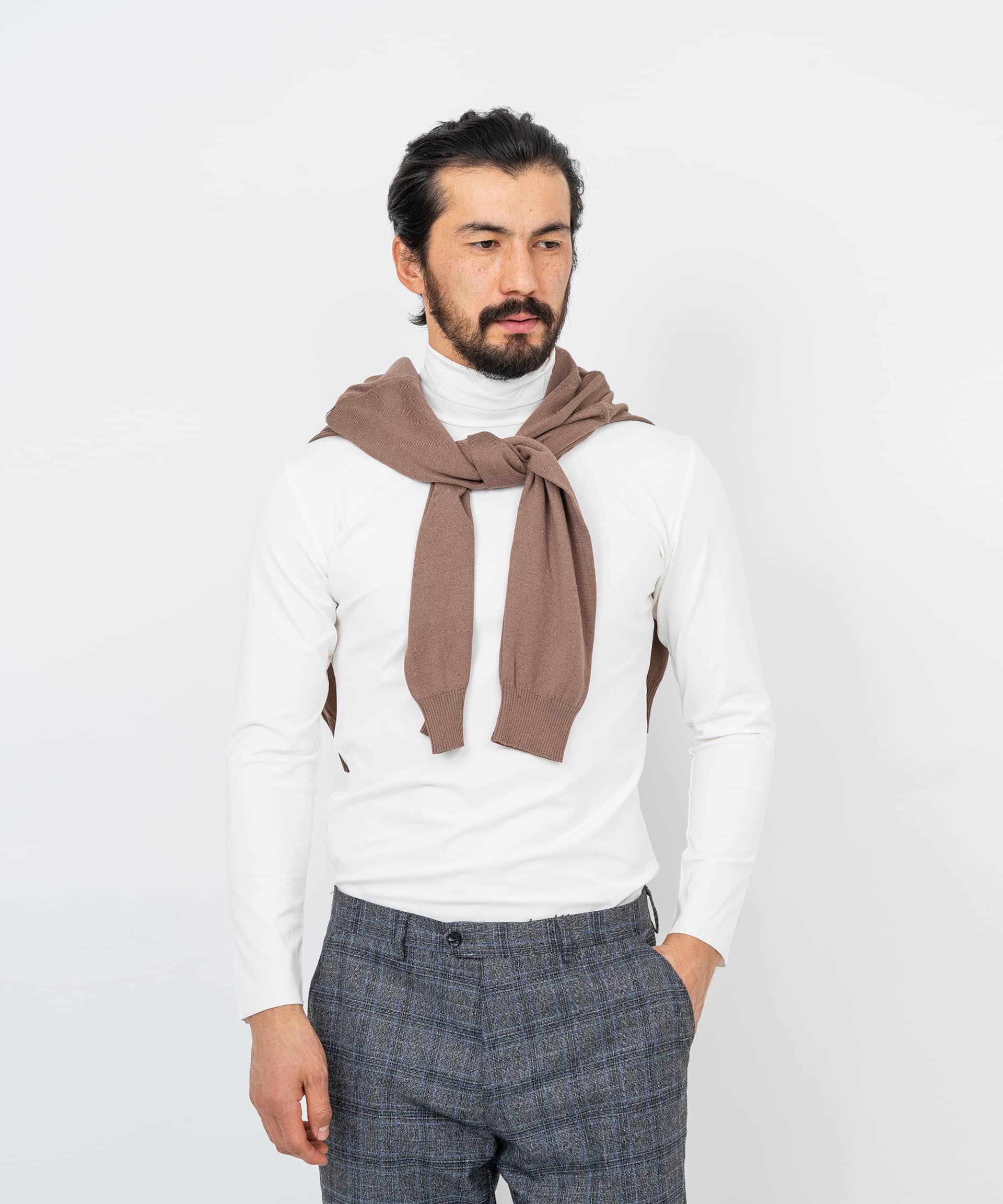 Тонкая водолазка белого цвета