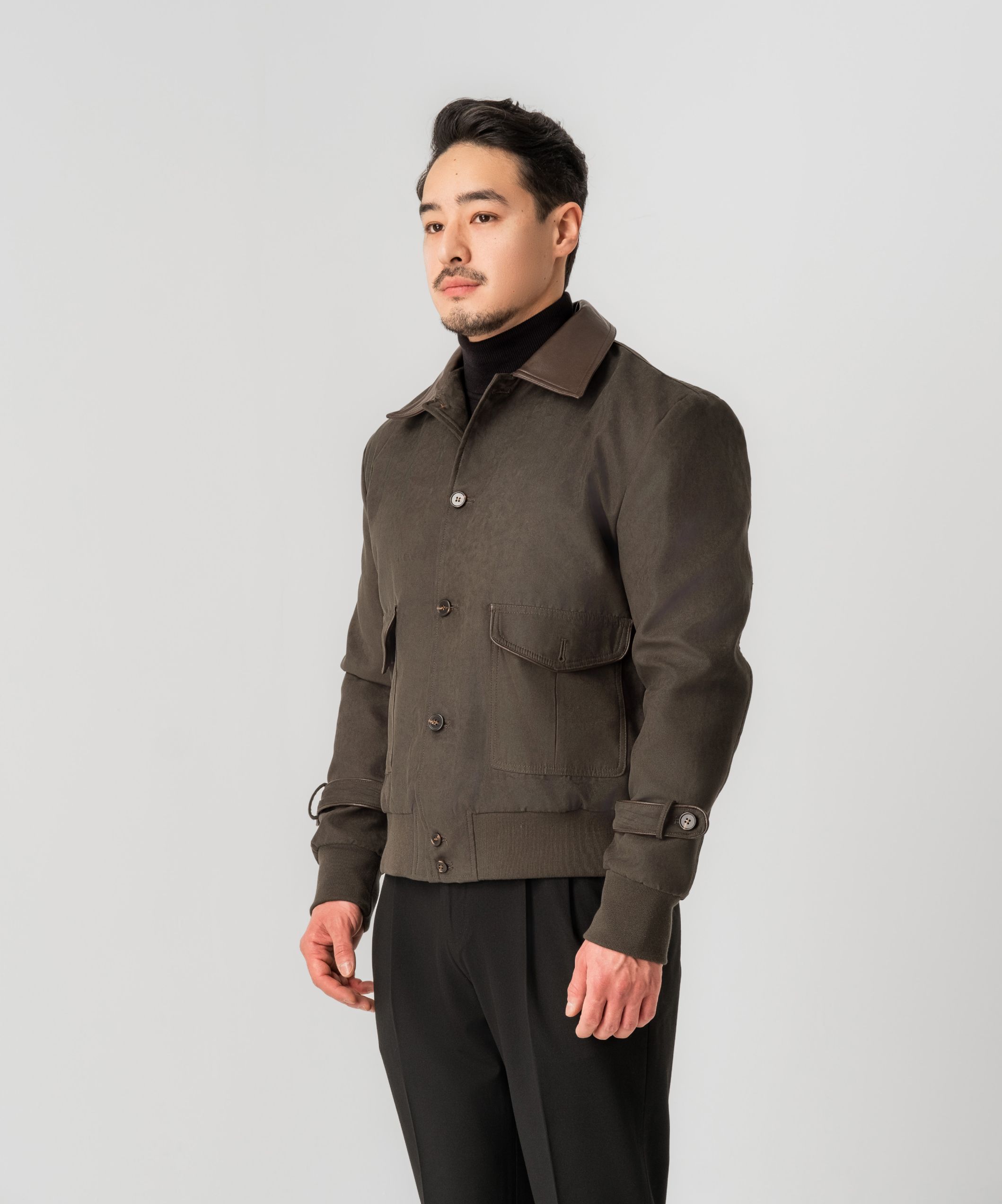 Теплая куртка болотного оттенка