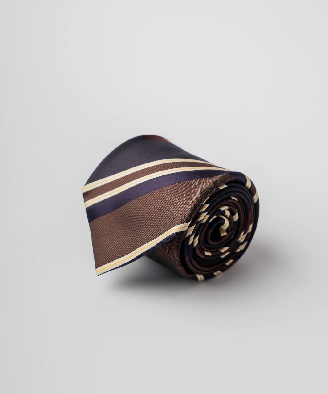 Шёлковый галстук с диагональными полосами