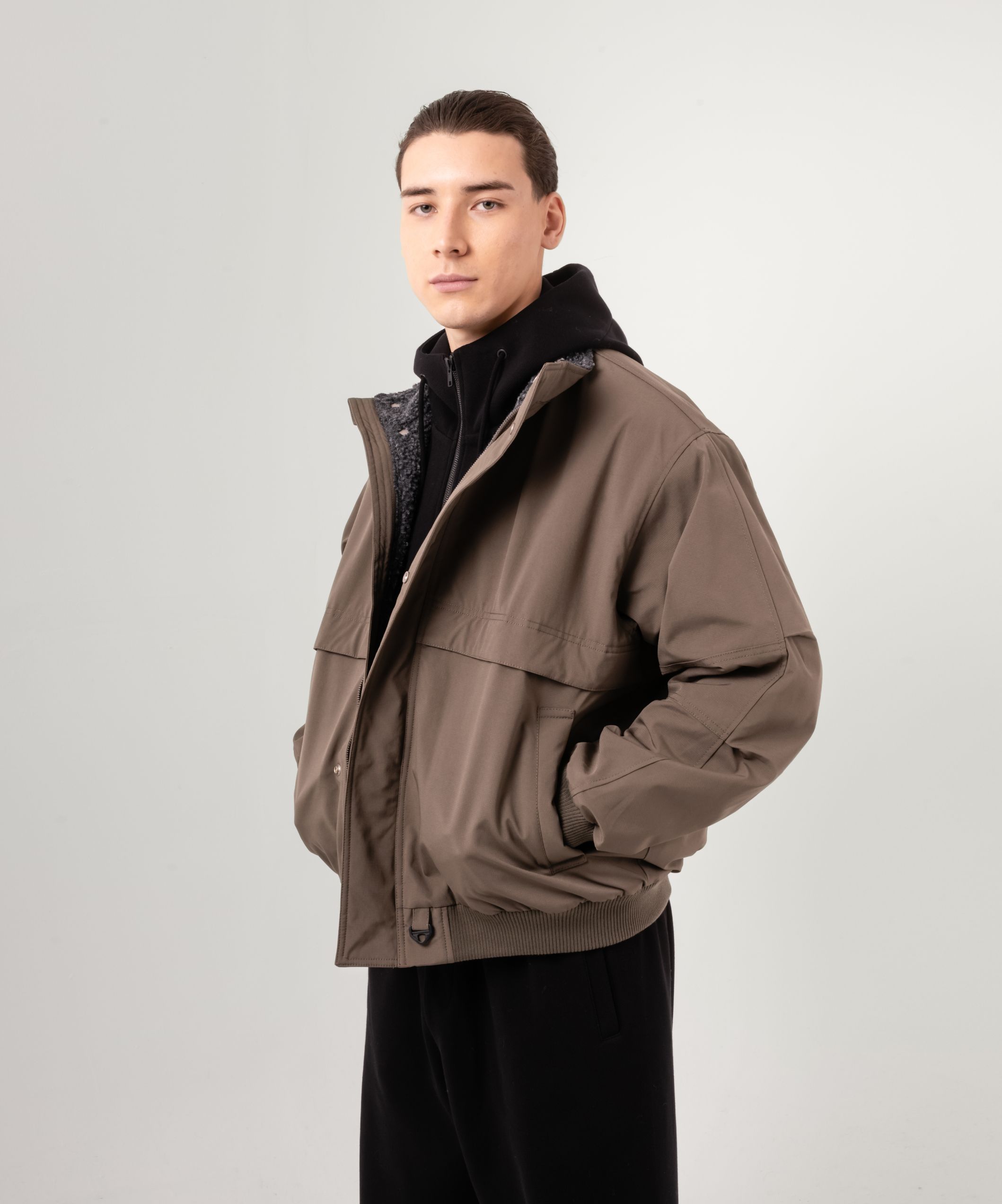 Бомбер с утеплением цвета хаки