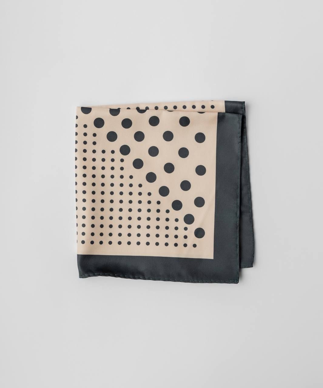 Платок-паше с графическим узором