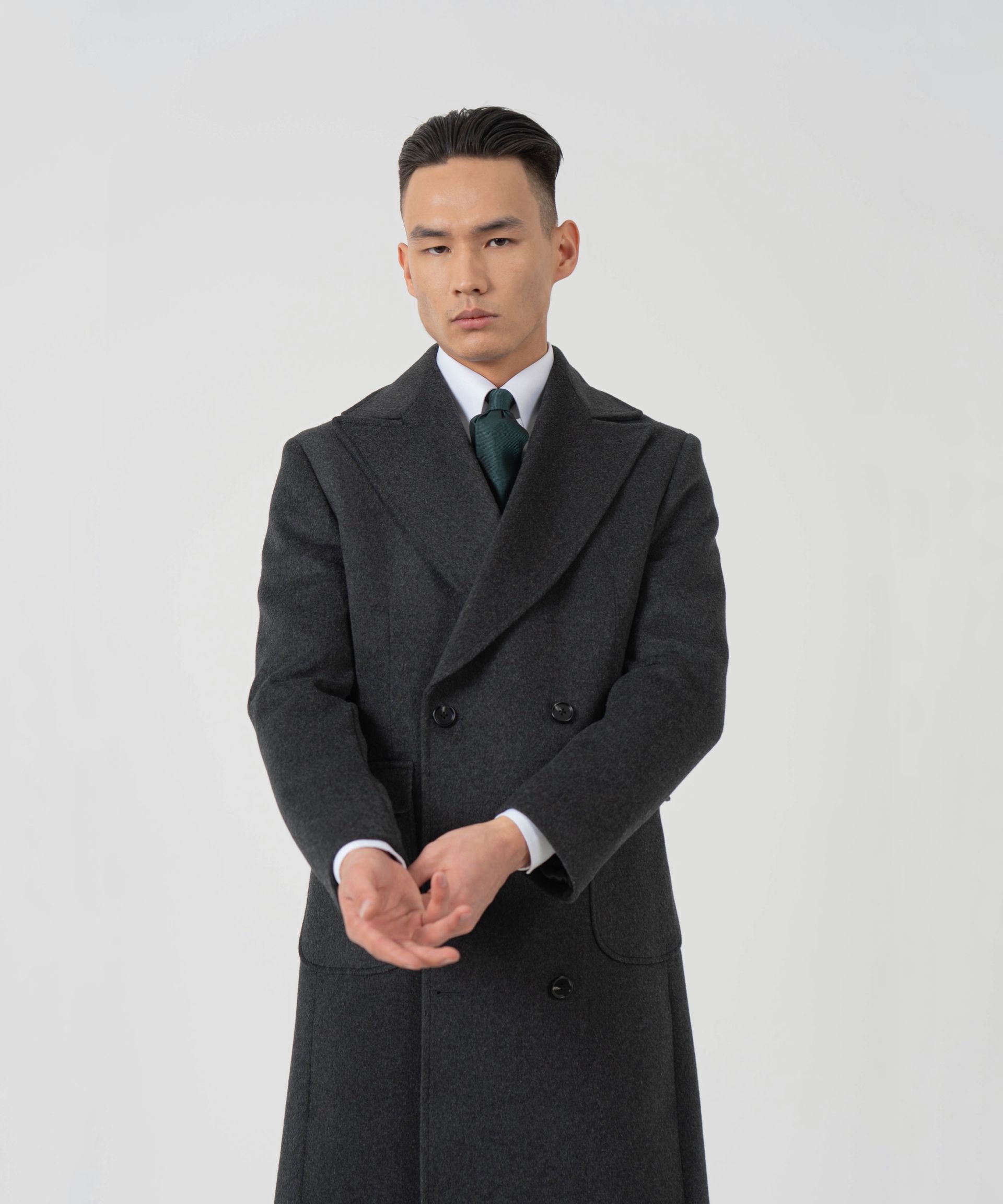 Серое пальто