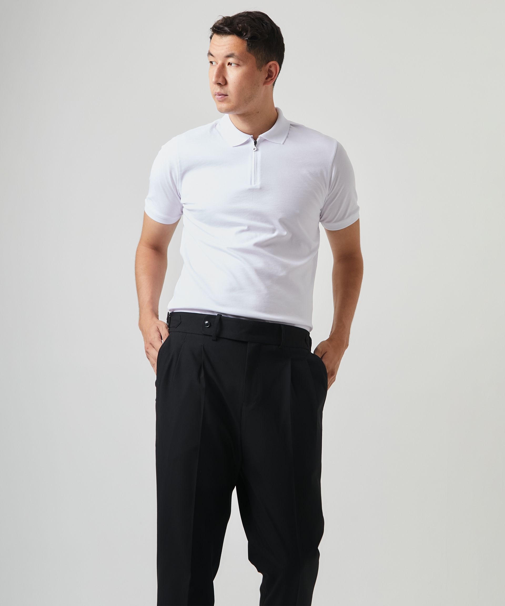 Лаконичное поло белого цветам на молнии