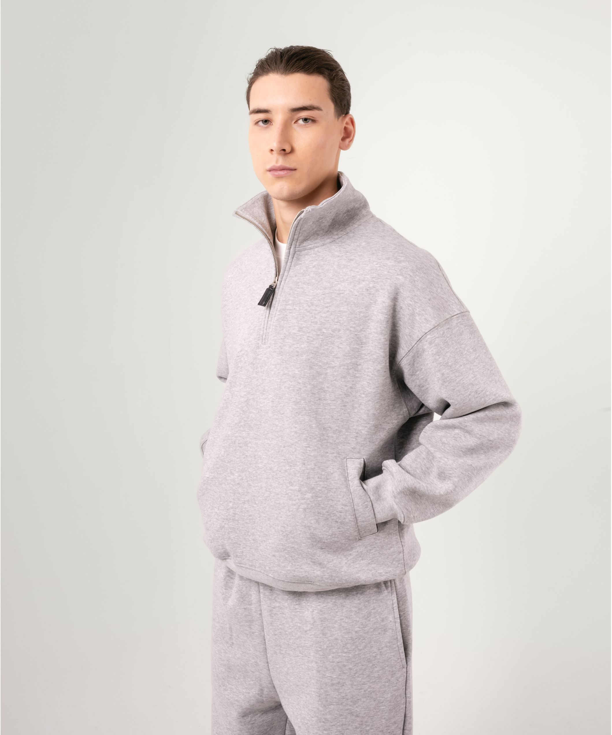 Худи на полузамке серого цвета