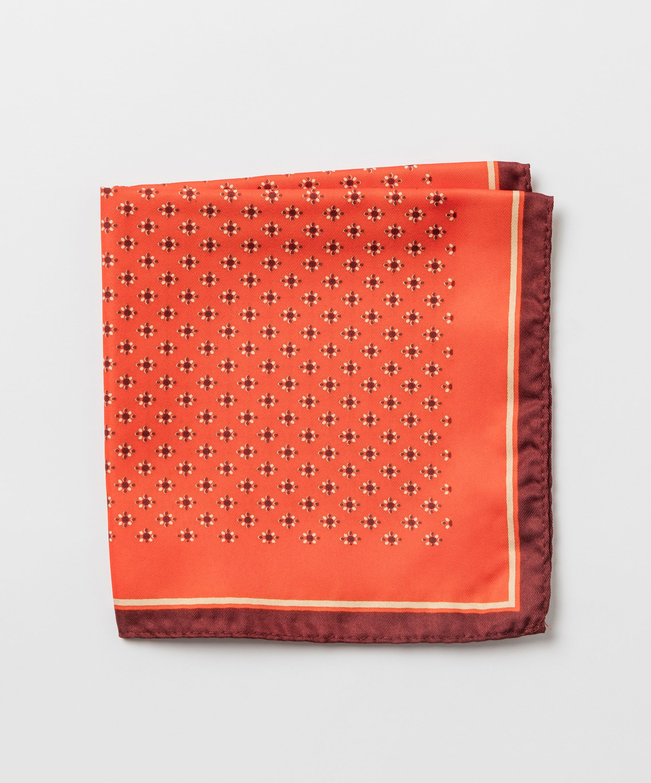 Красный платок-паше с бордовыми краями