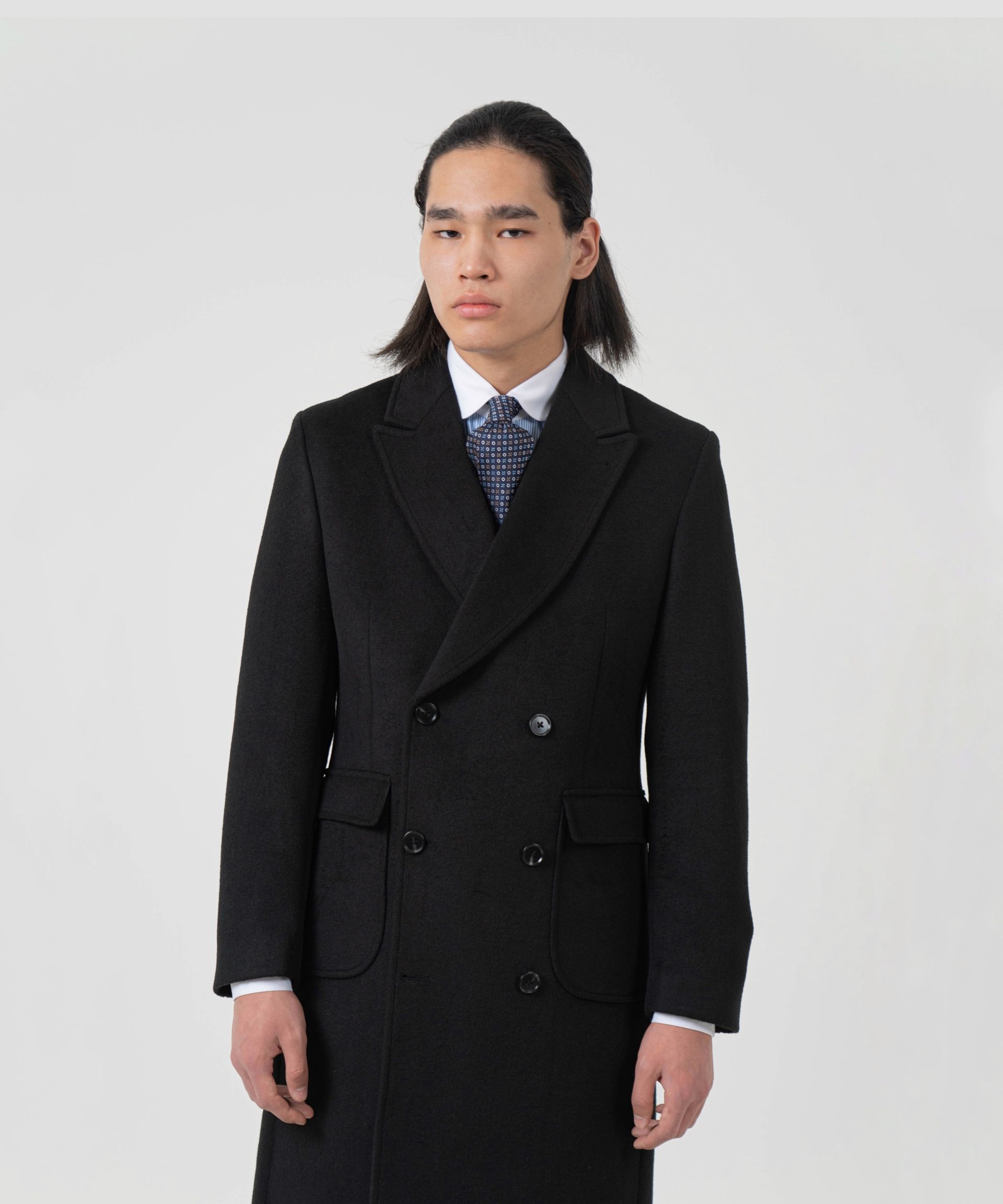 Черное пальто