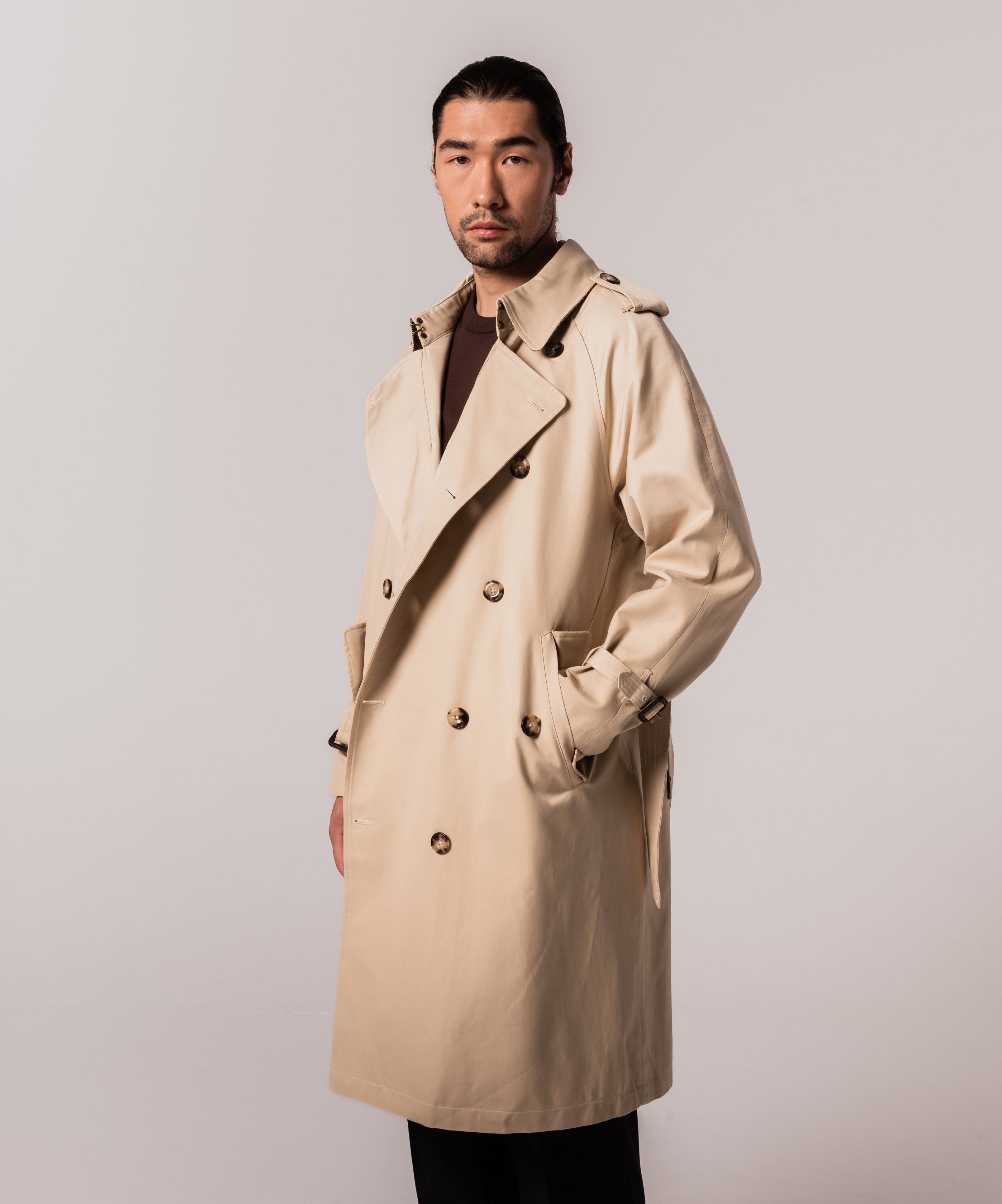 Бежевый тренч с поясом