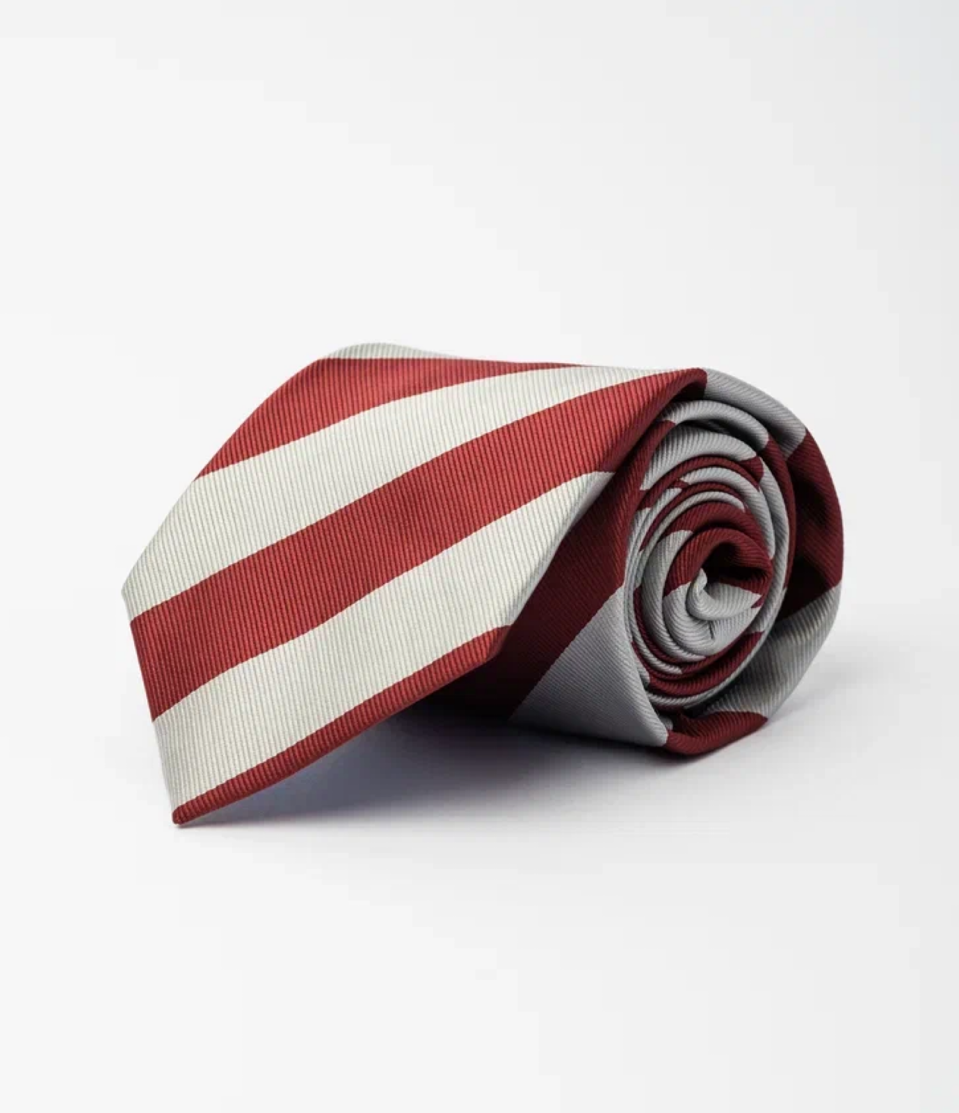 Бордовый галстук в полоску