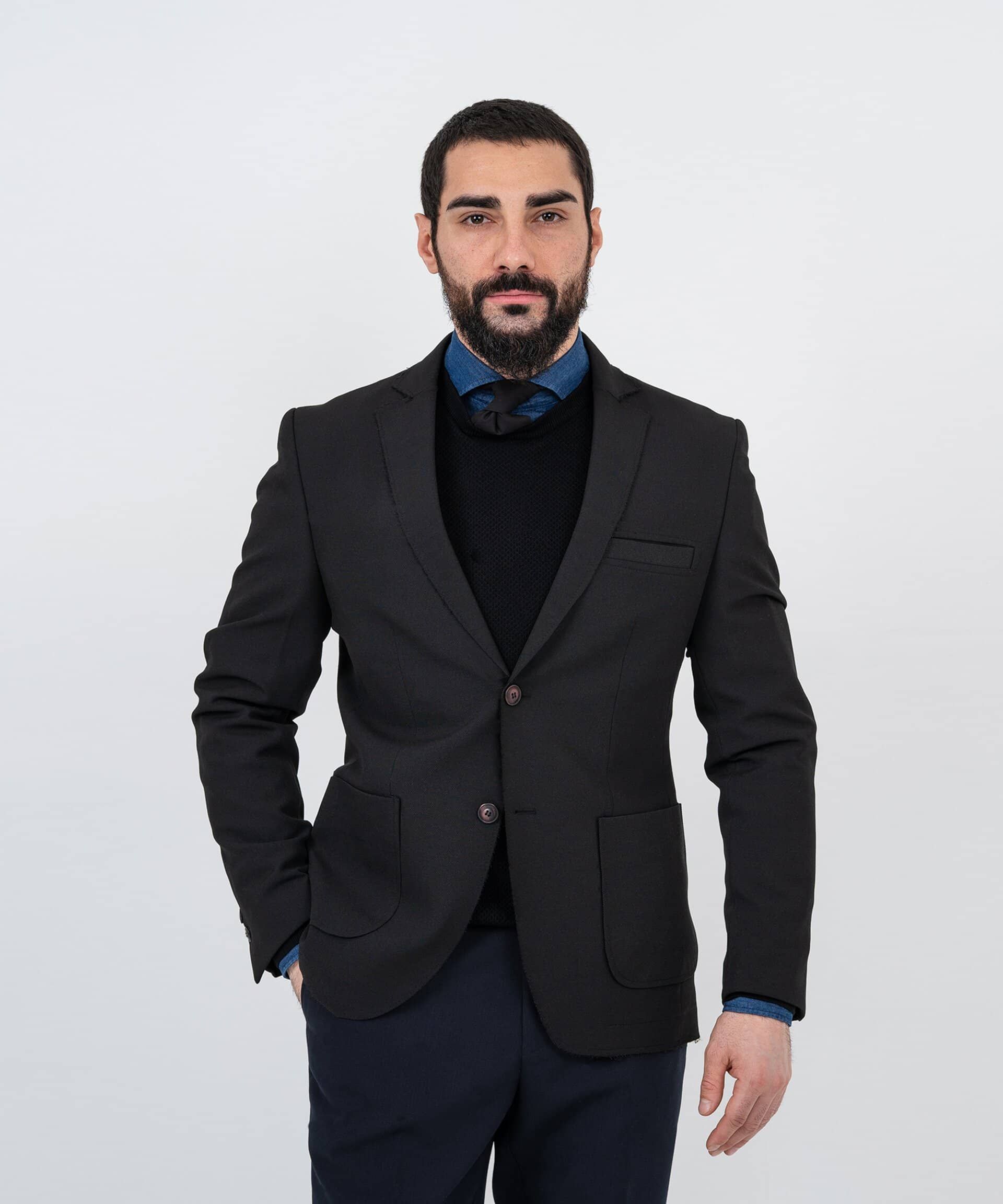 Черный однобортный пиджак