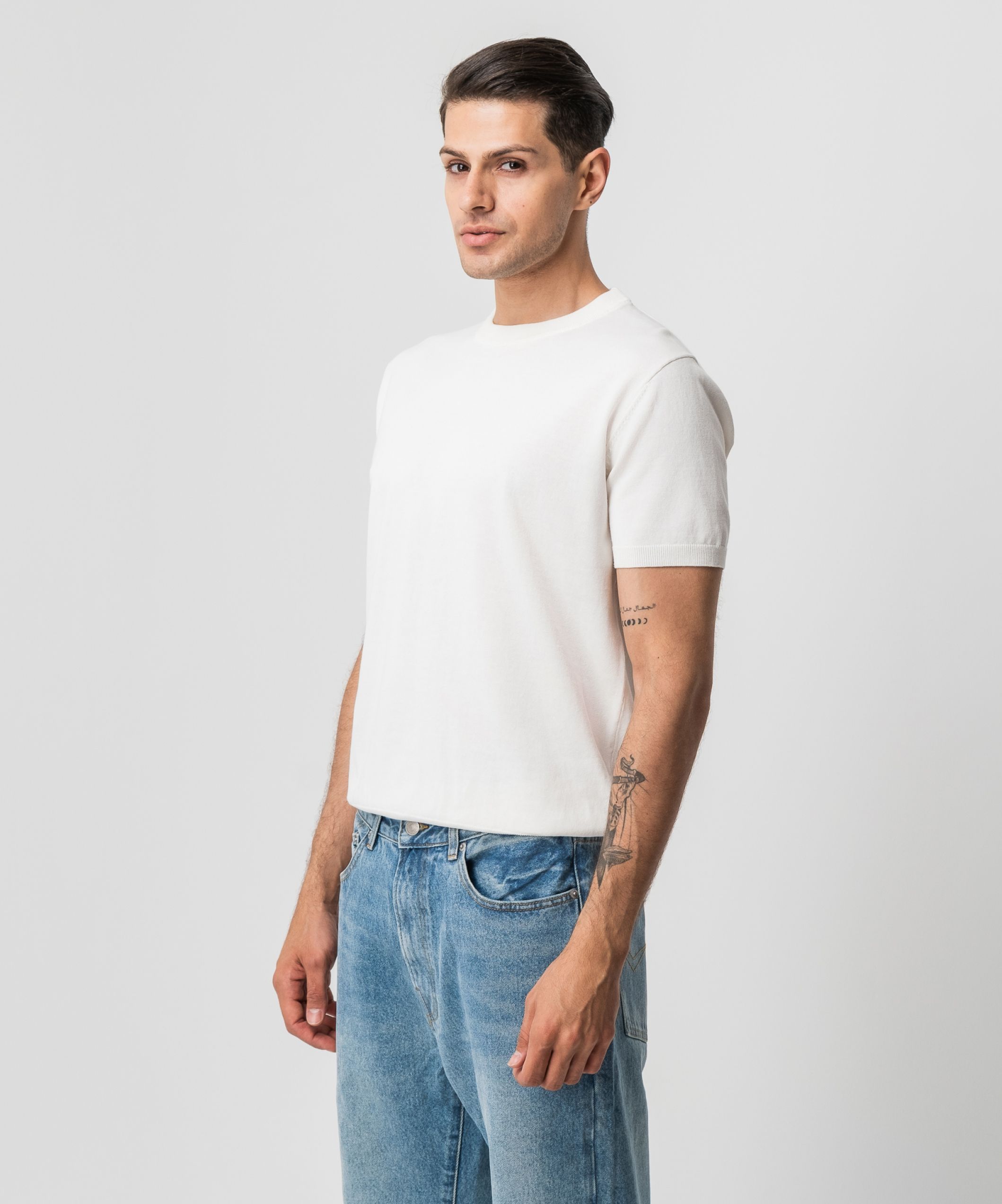 Белая футболка из хлопка