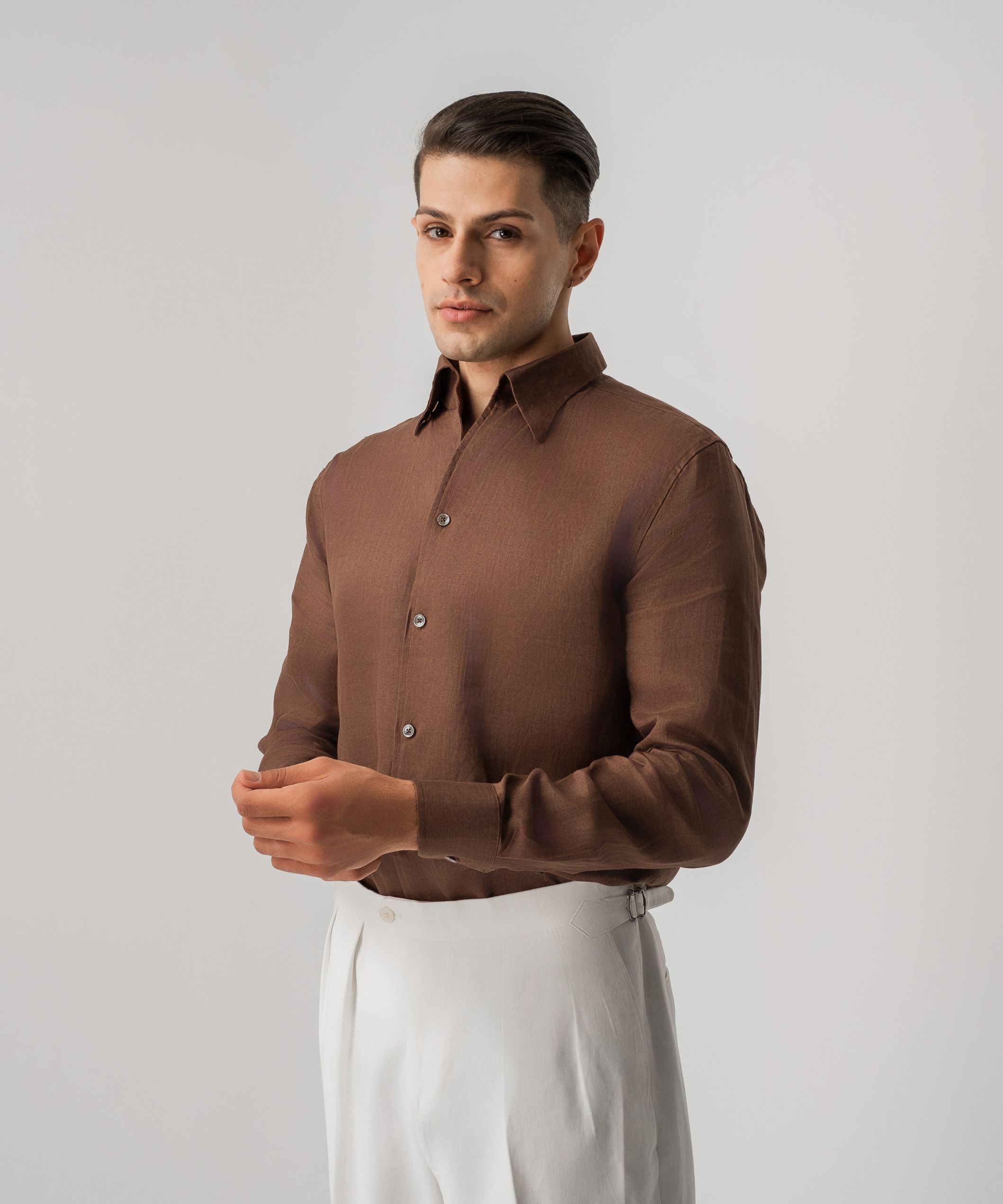 Льняная рубашка коричневого оттенка