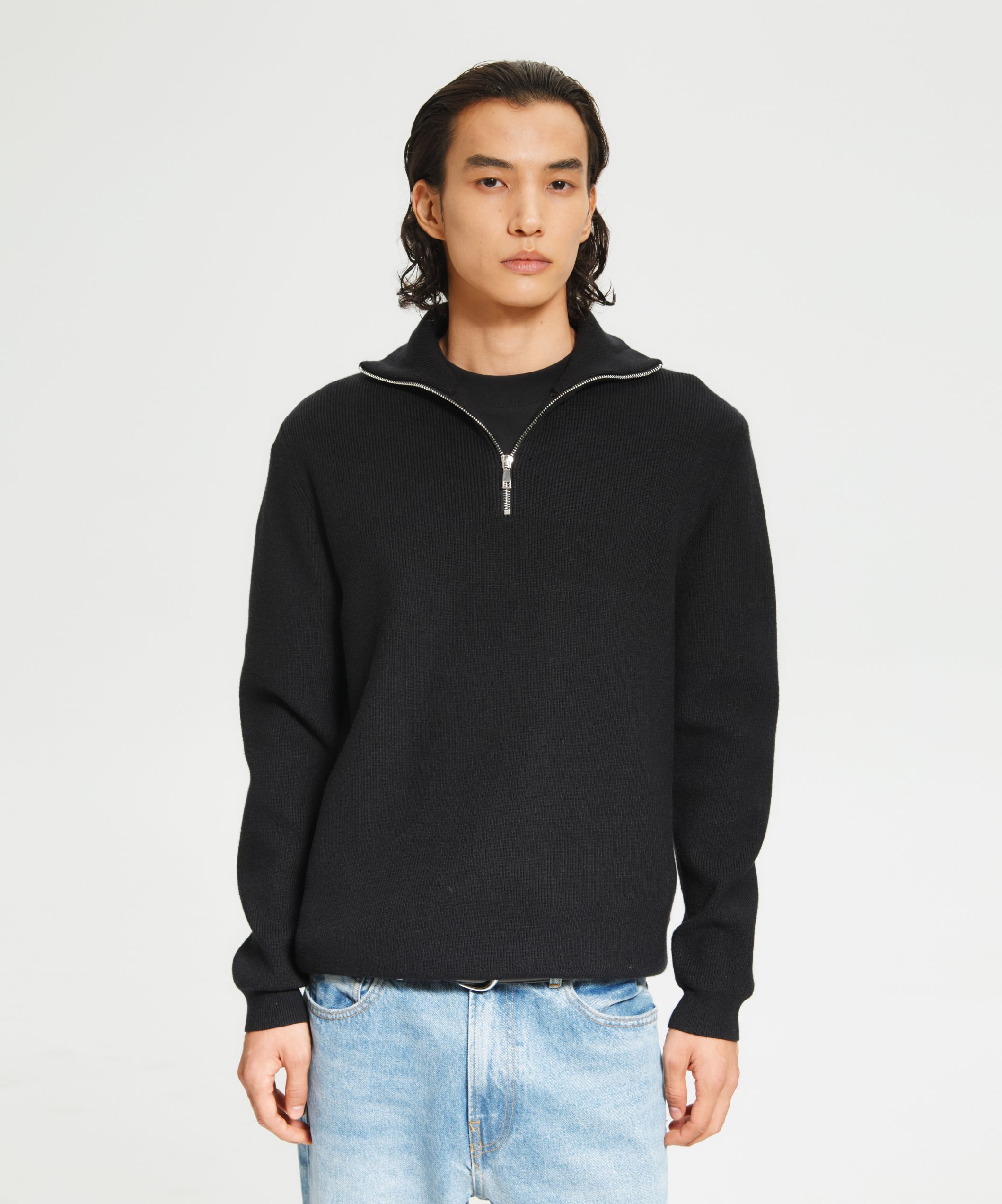 Кофта на полузамке черного оттенка