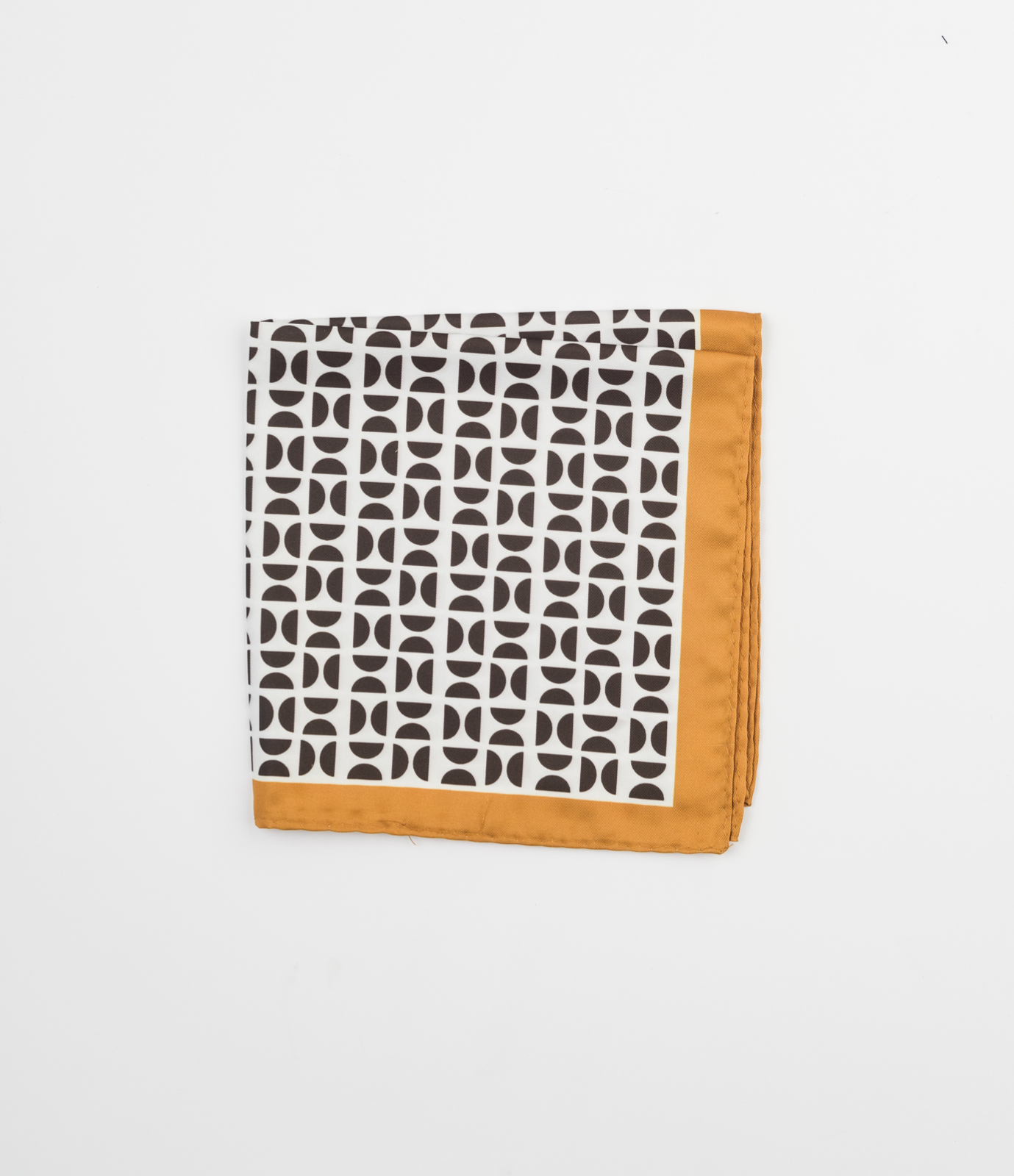 Белый платок-паше с желтой каемкой