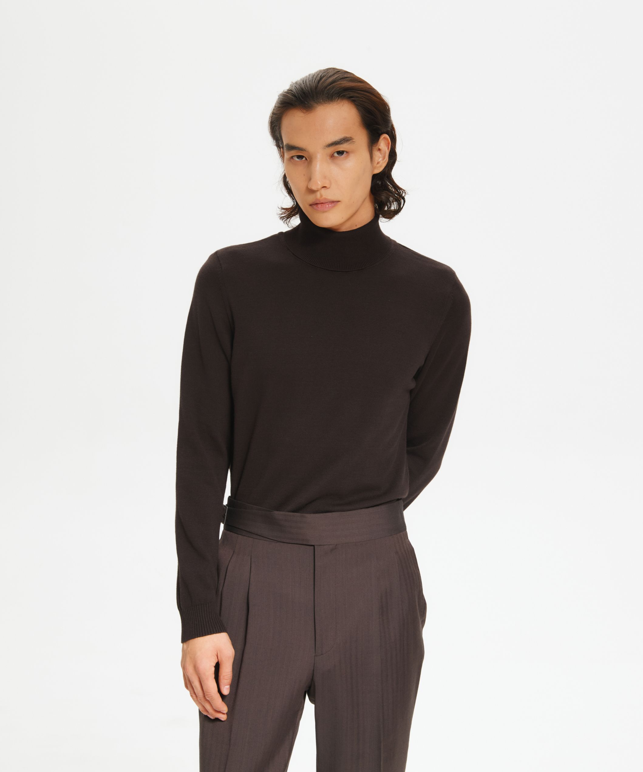 Водолазка темно-коричневого оттенка