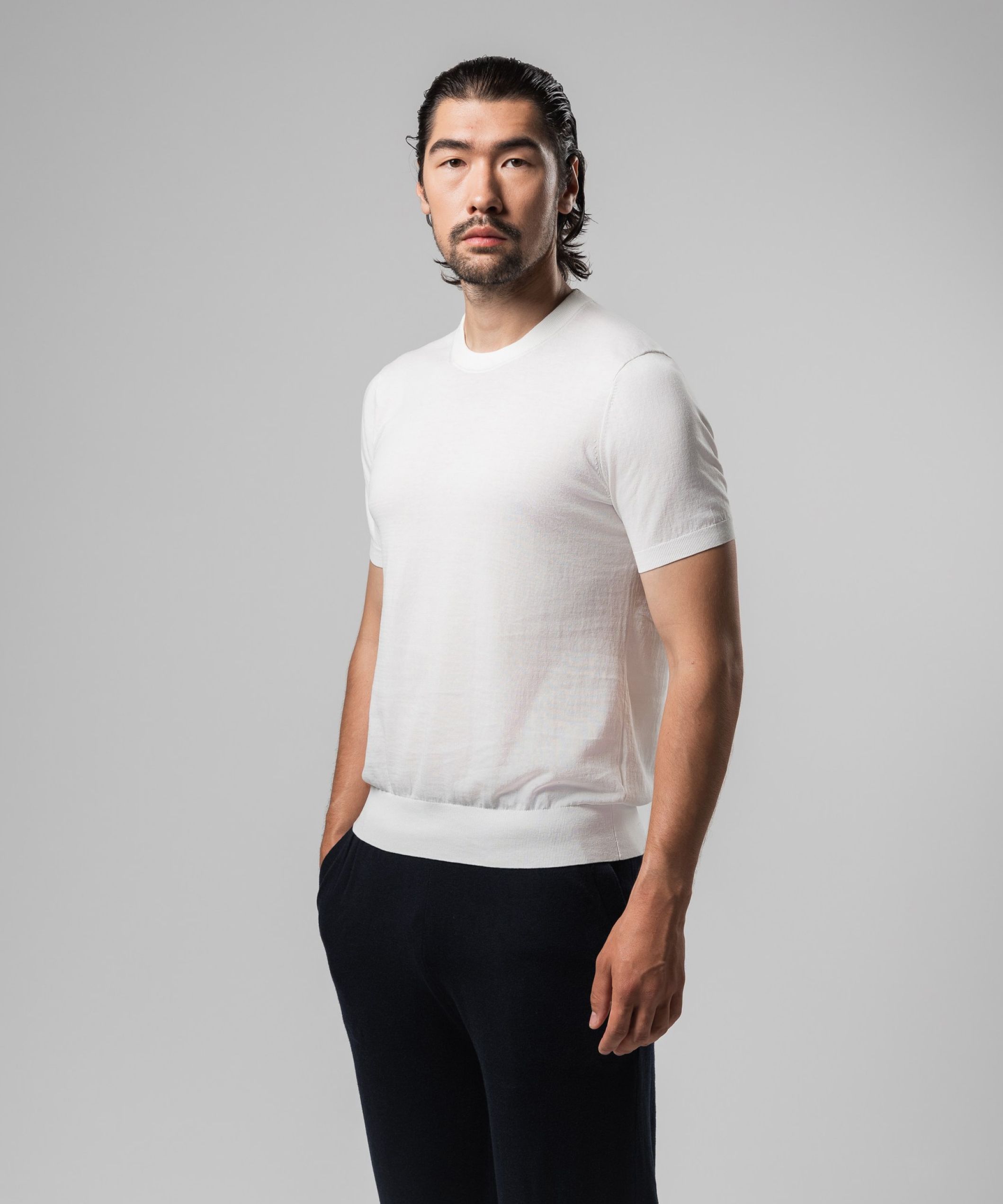 Белая футболка из хлопка