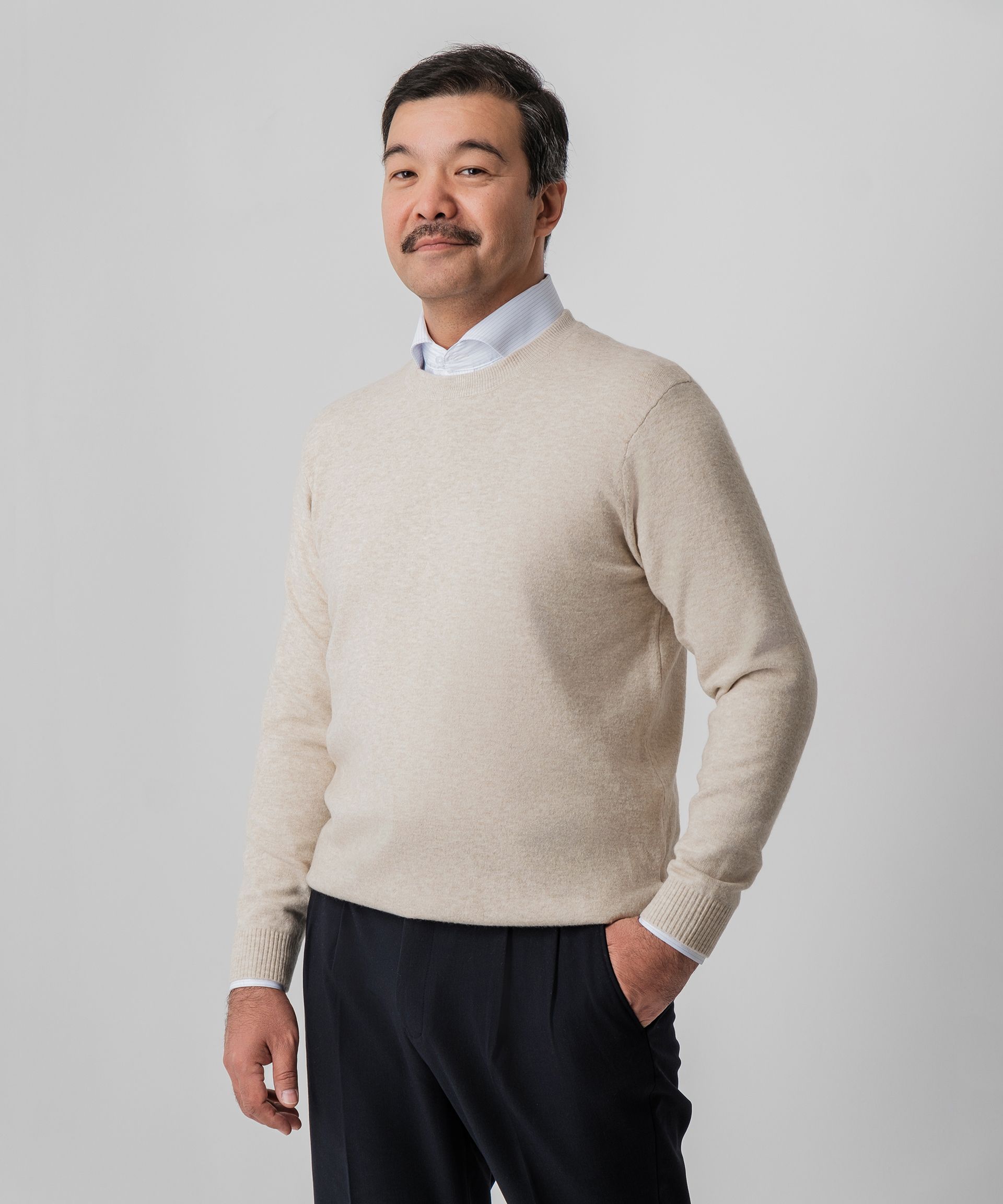 Белый свитер