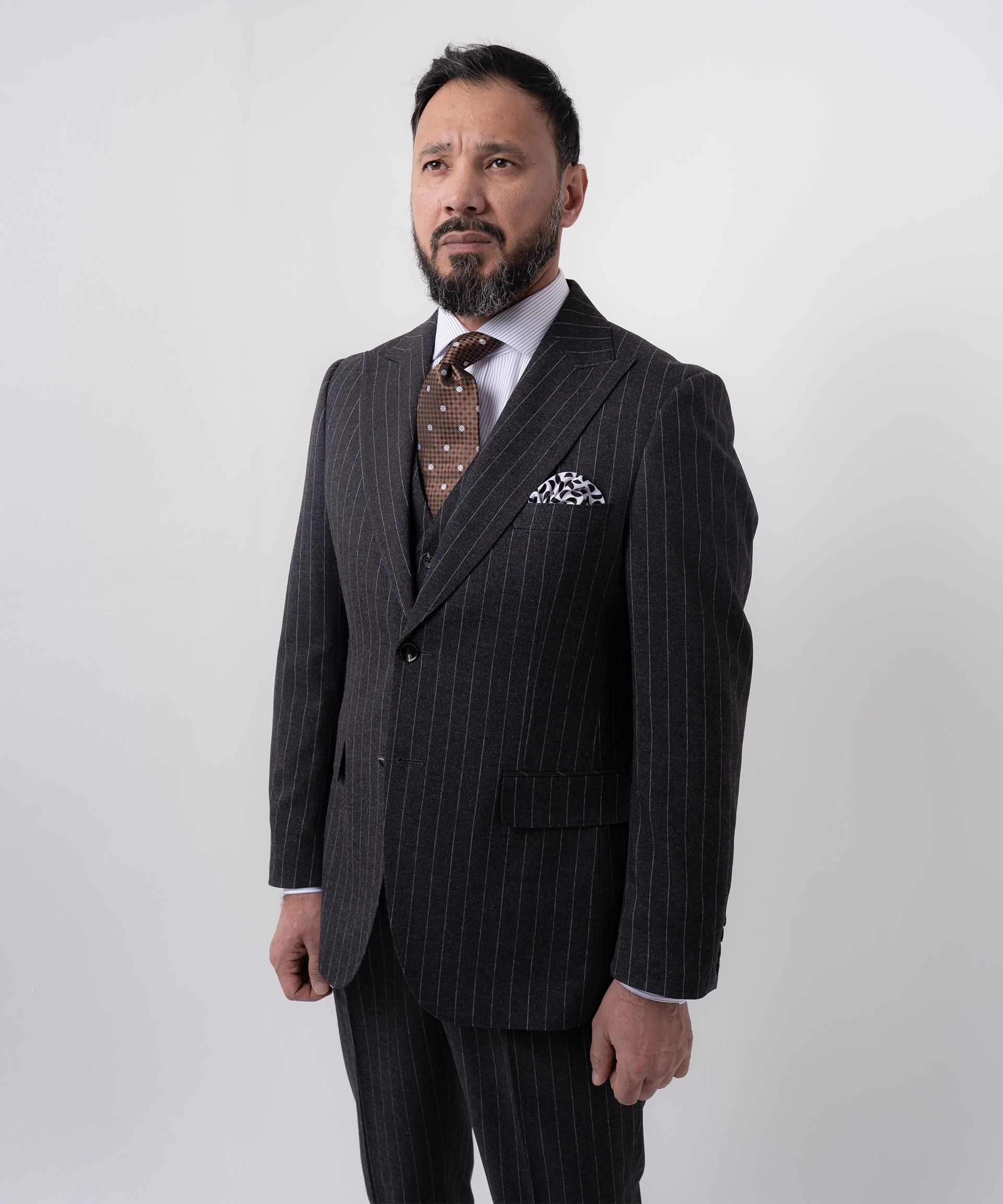 Однобортный костюм-тройка в полоску