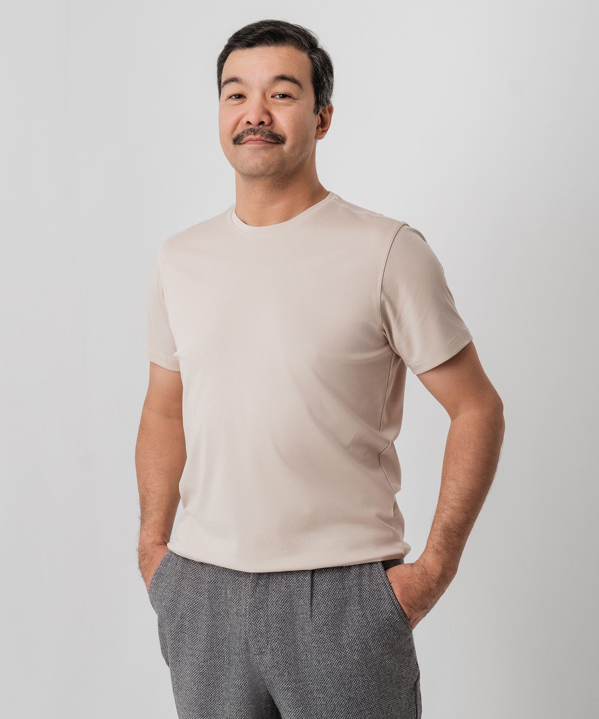 Бежевая футболка