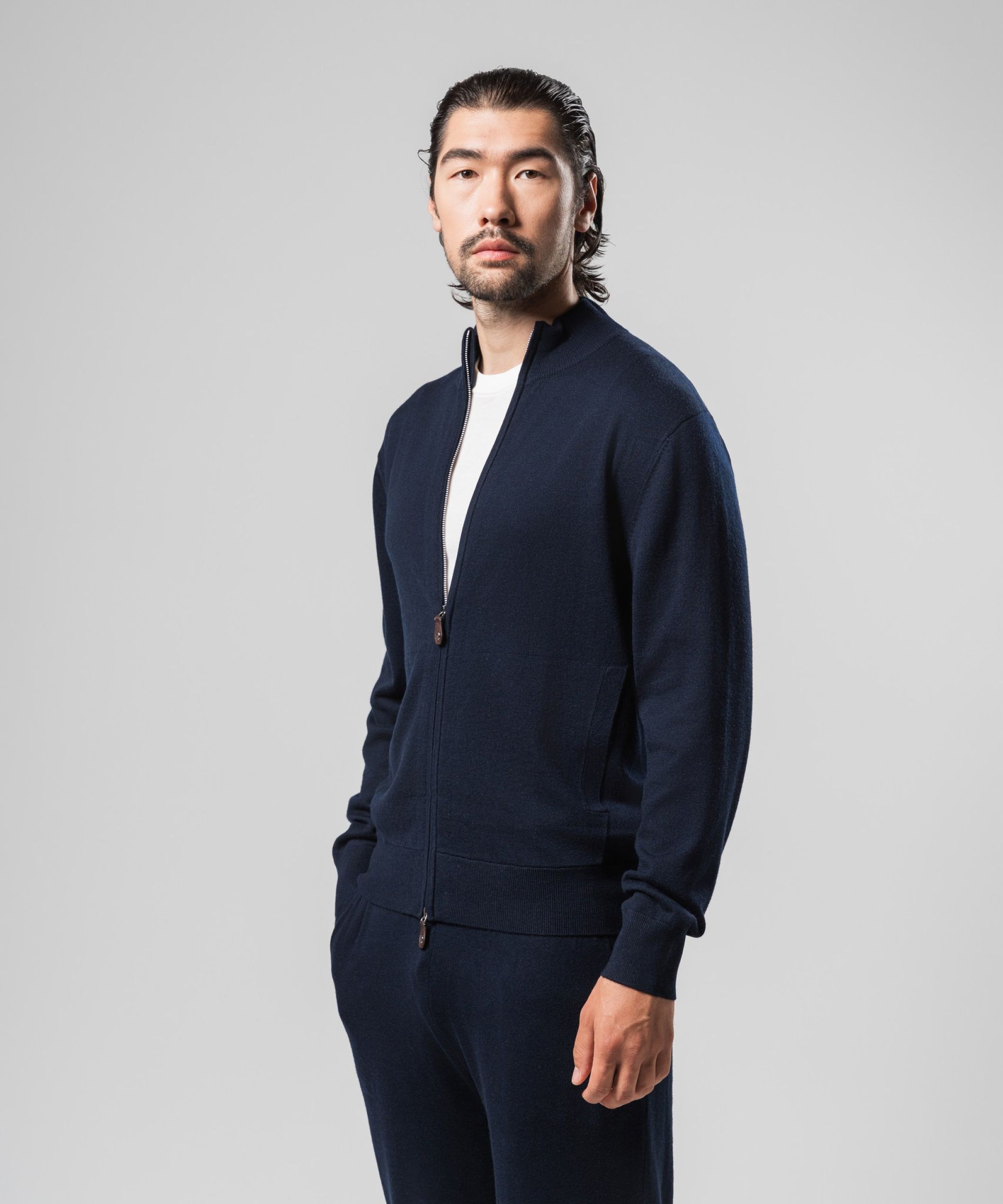 Трикотажный комплект тёмно-синего цвета