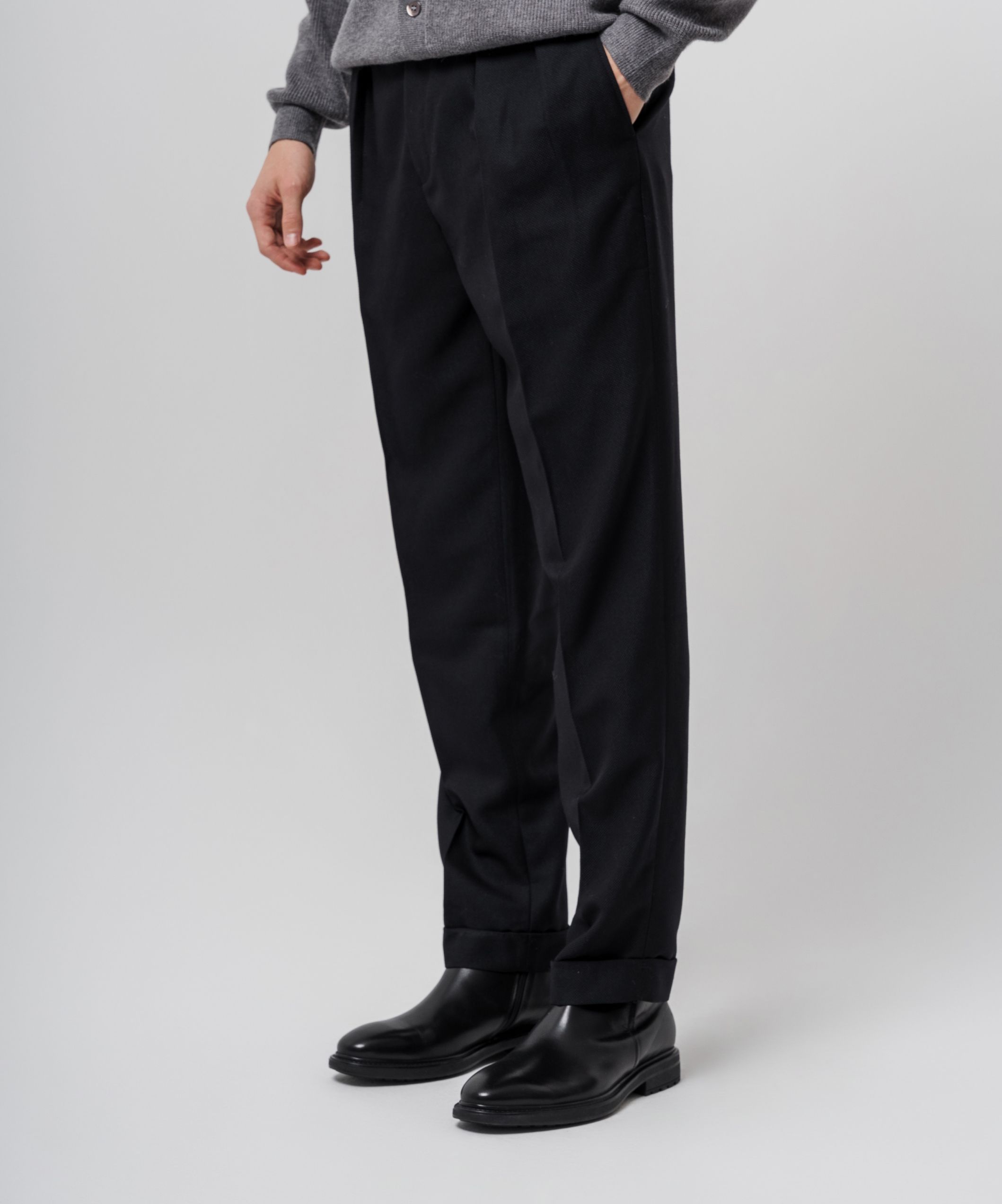 Брюки с защипами