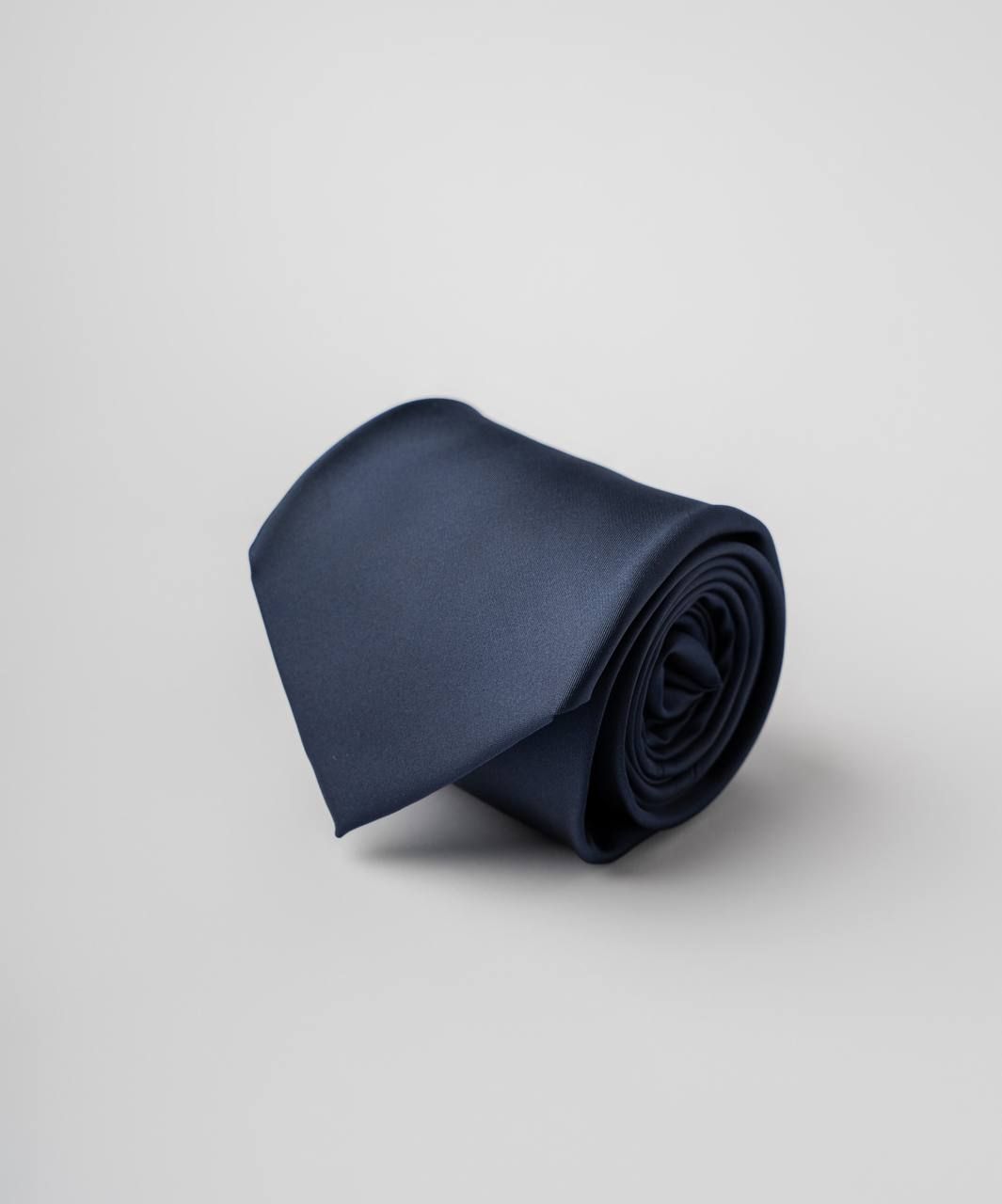 Классический тёмно-синий шёлковый галстук