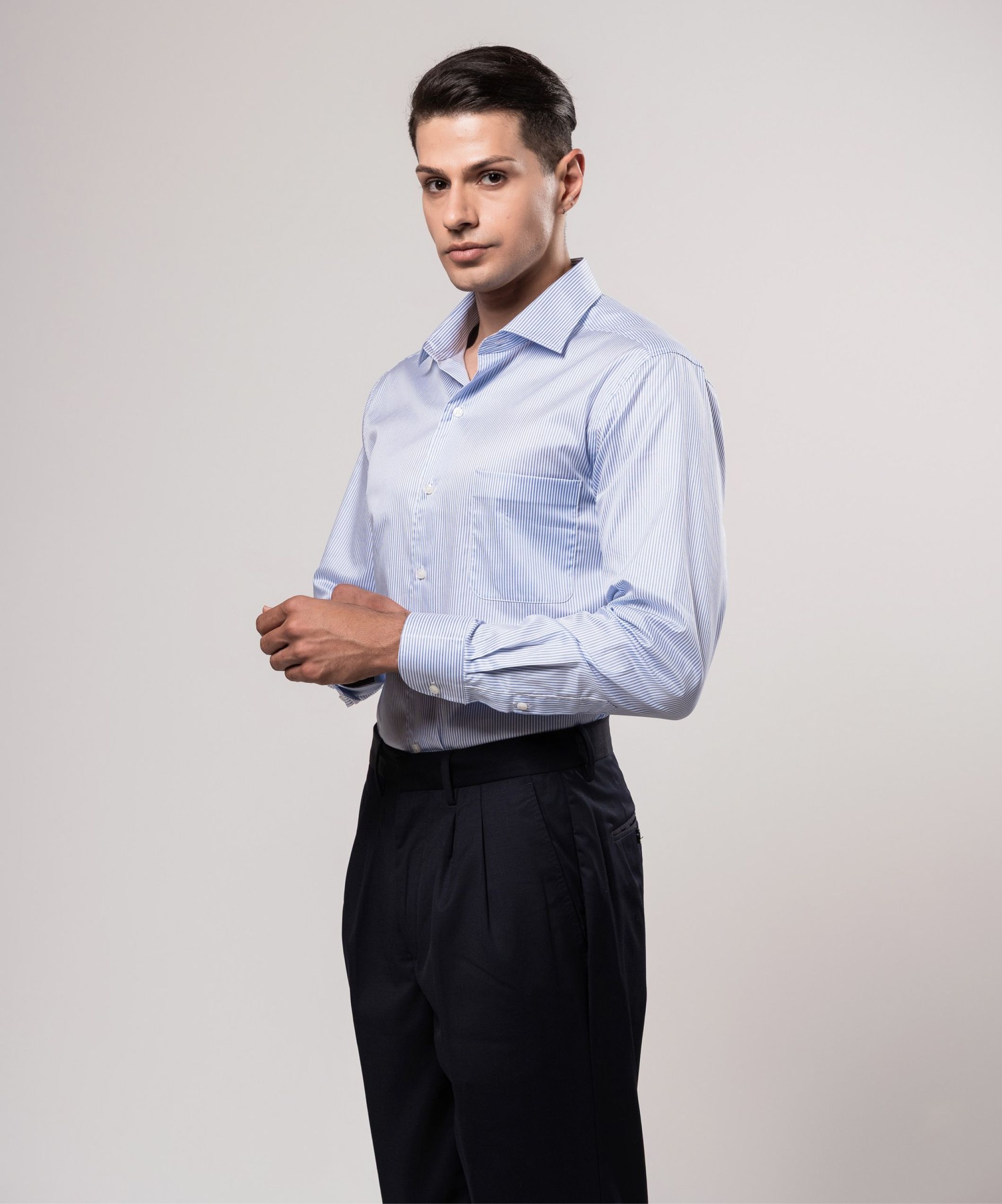 Рубашка из хлопка с тонкой синей полоской