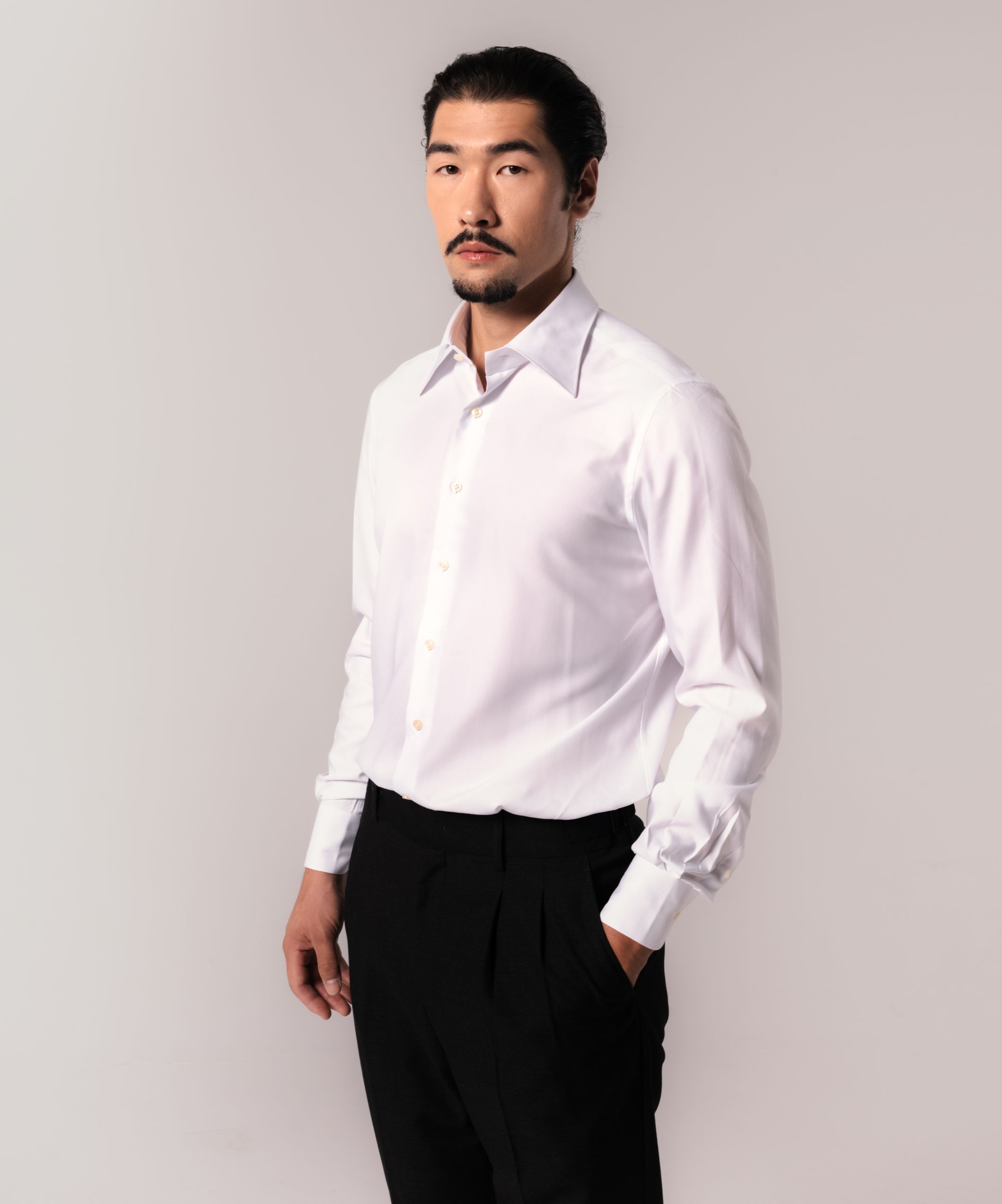 Классическая сорочка белого цвета