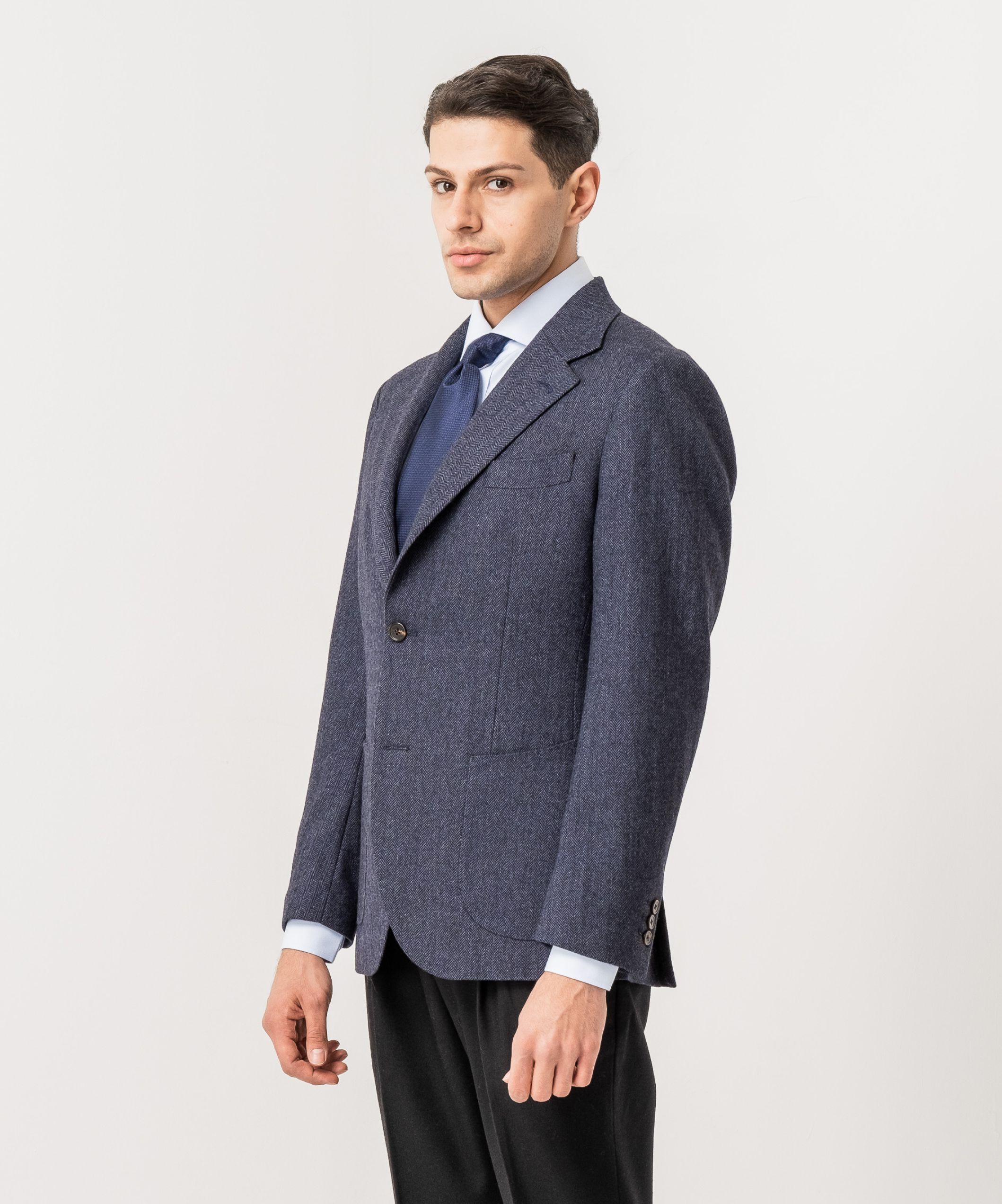 Пиджак в приглушенно-синем цвете