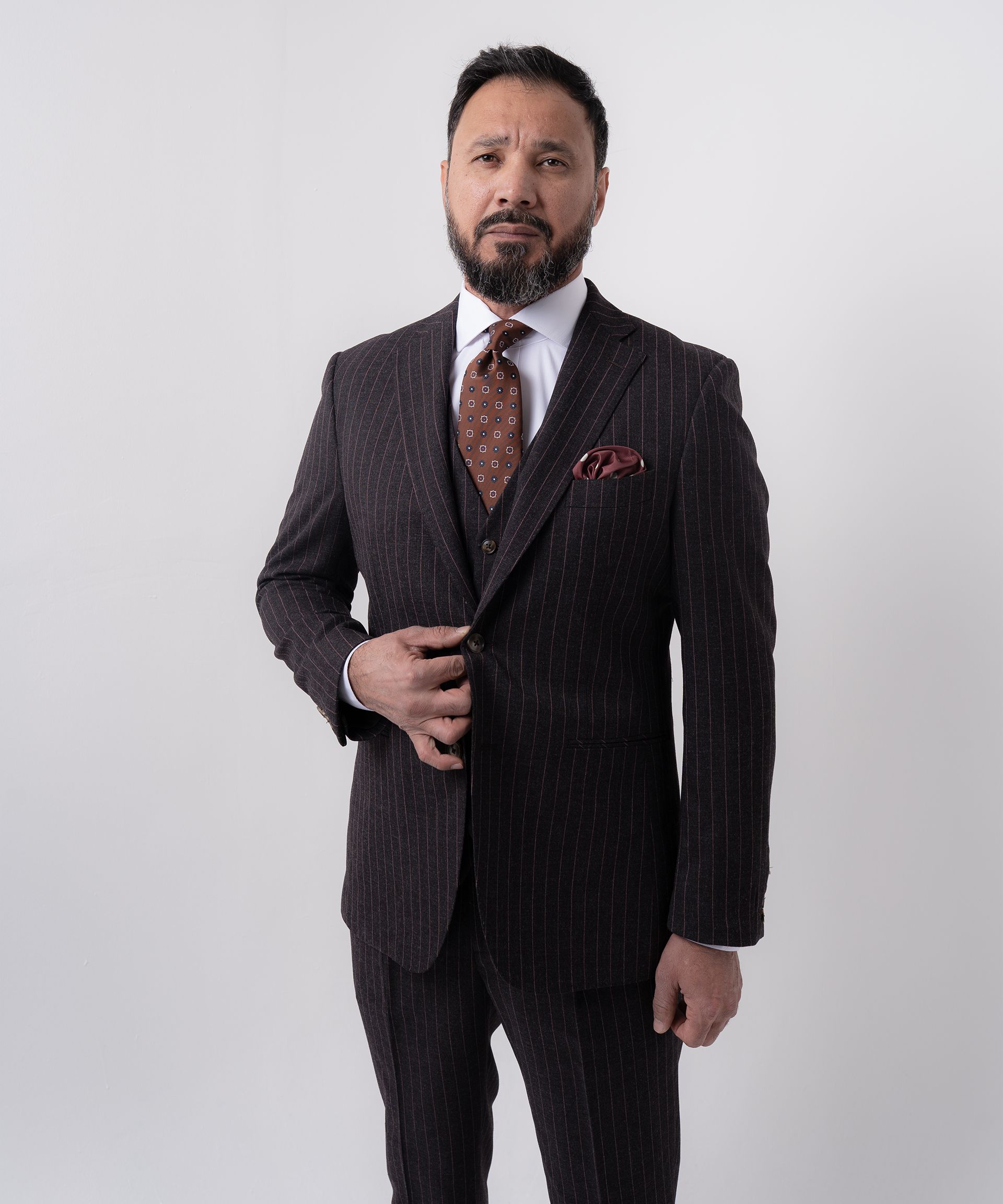 Серый костюм-тройка