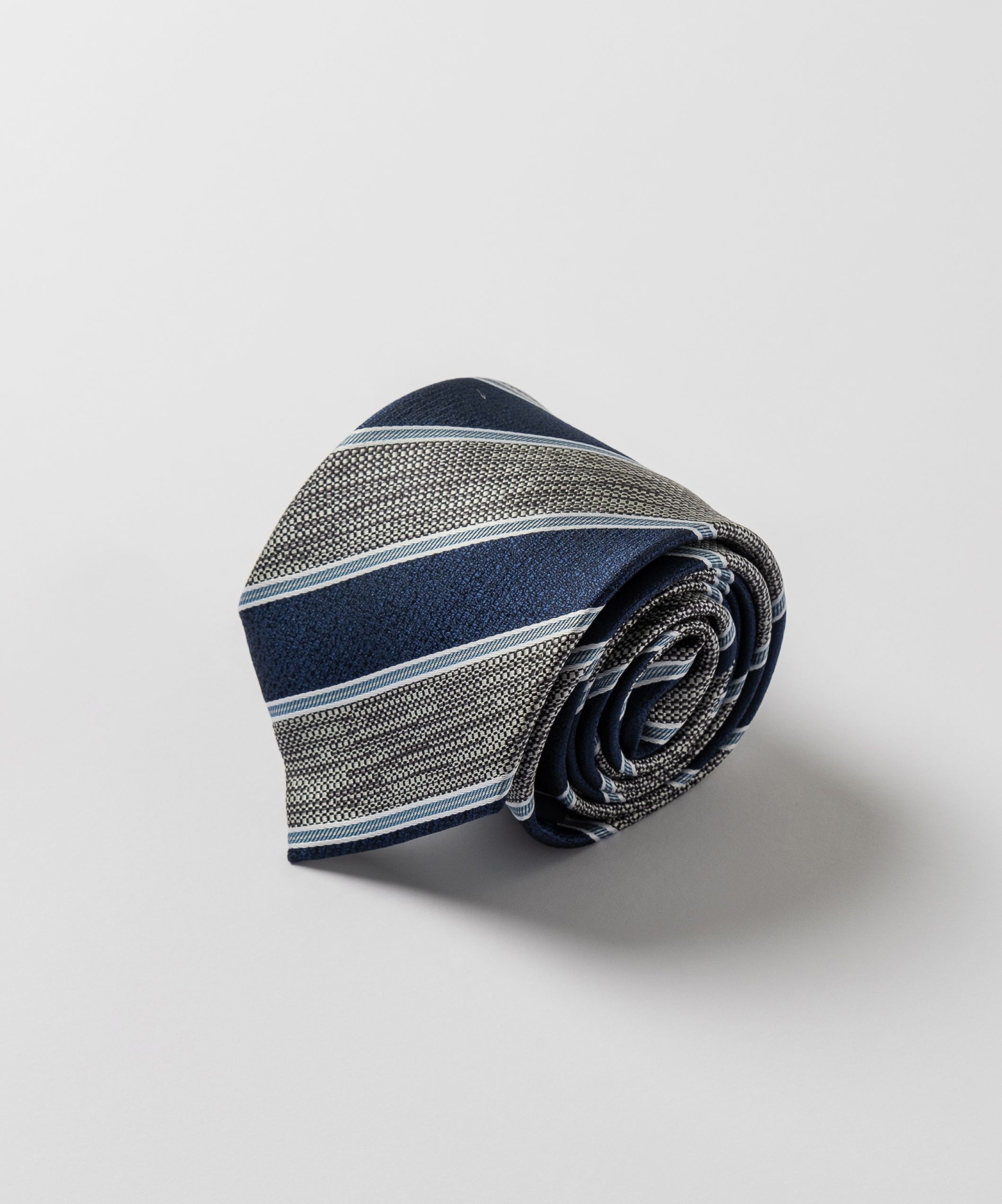 Галстук в полоску морского оттенка