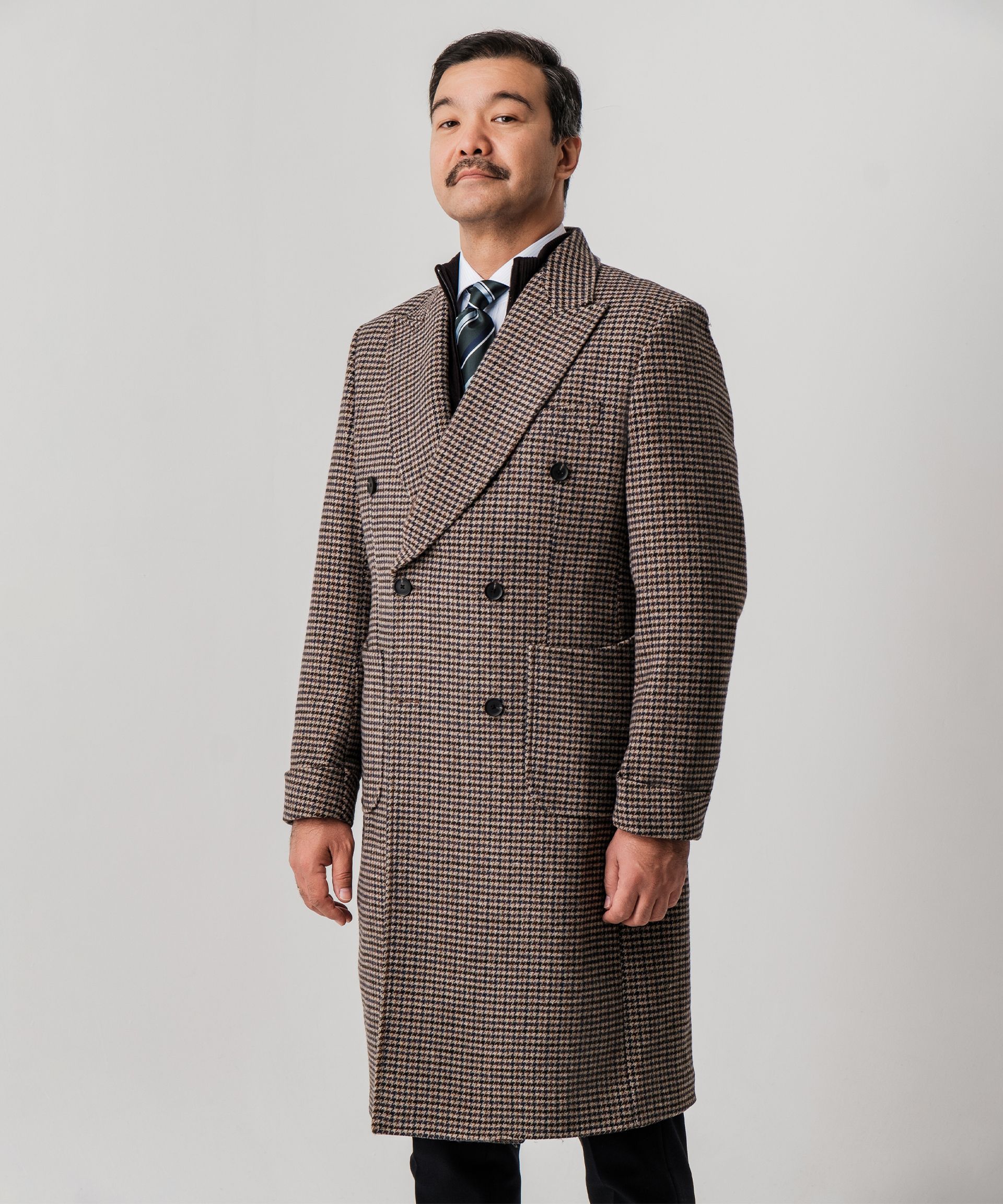 Пальто в мелкую клетку