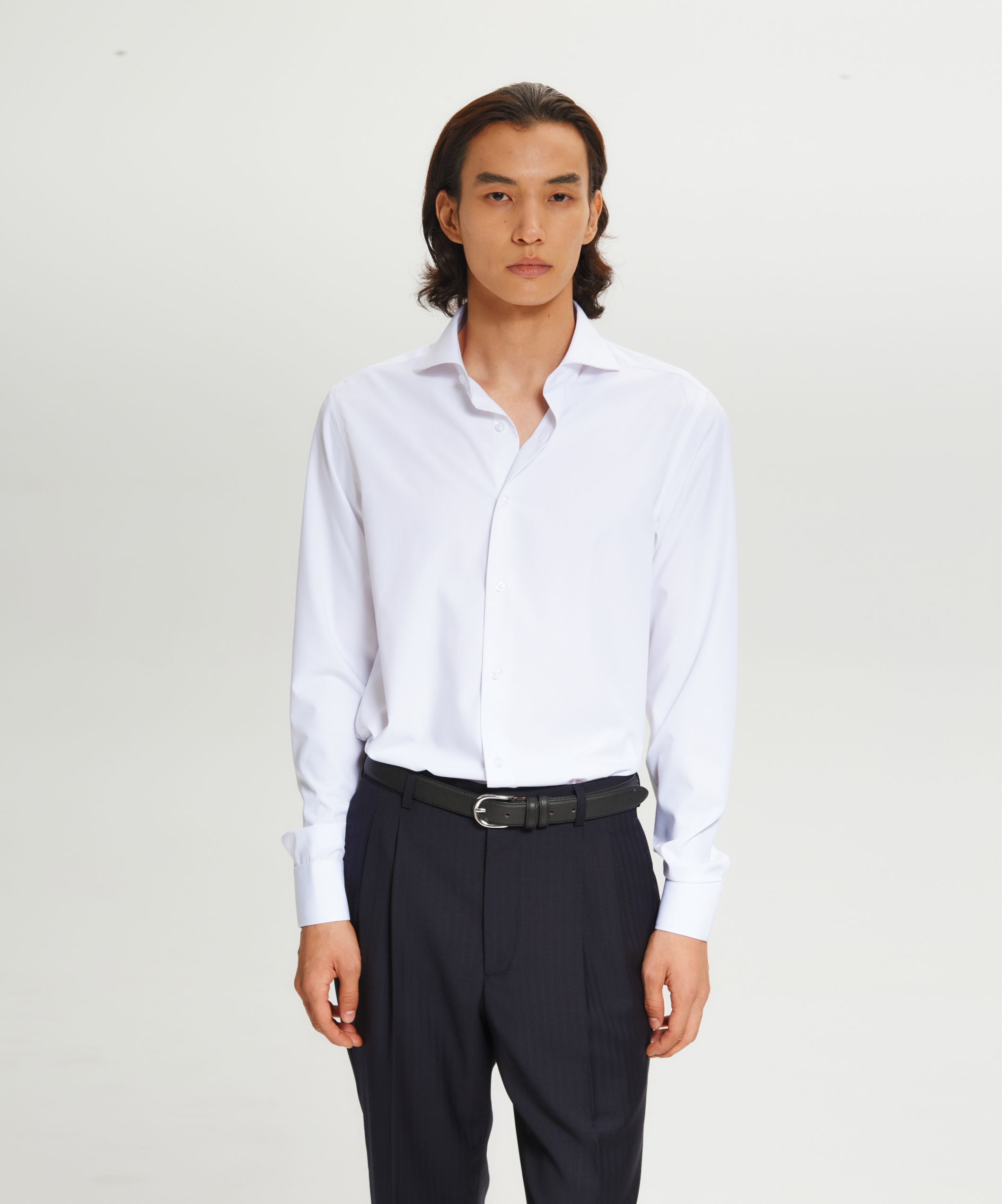 Белая сорочка из хлопка с классическим воротом