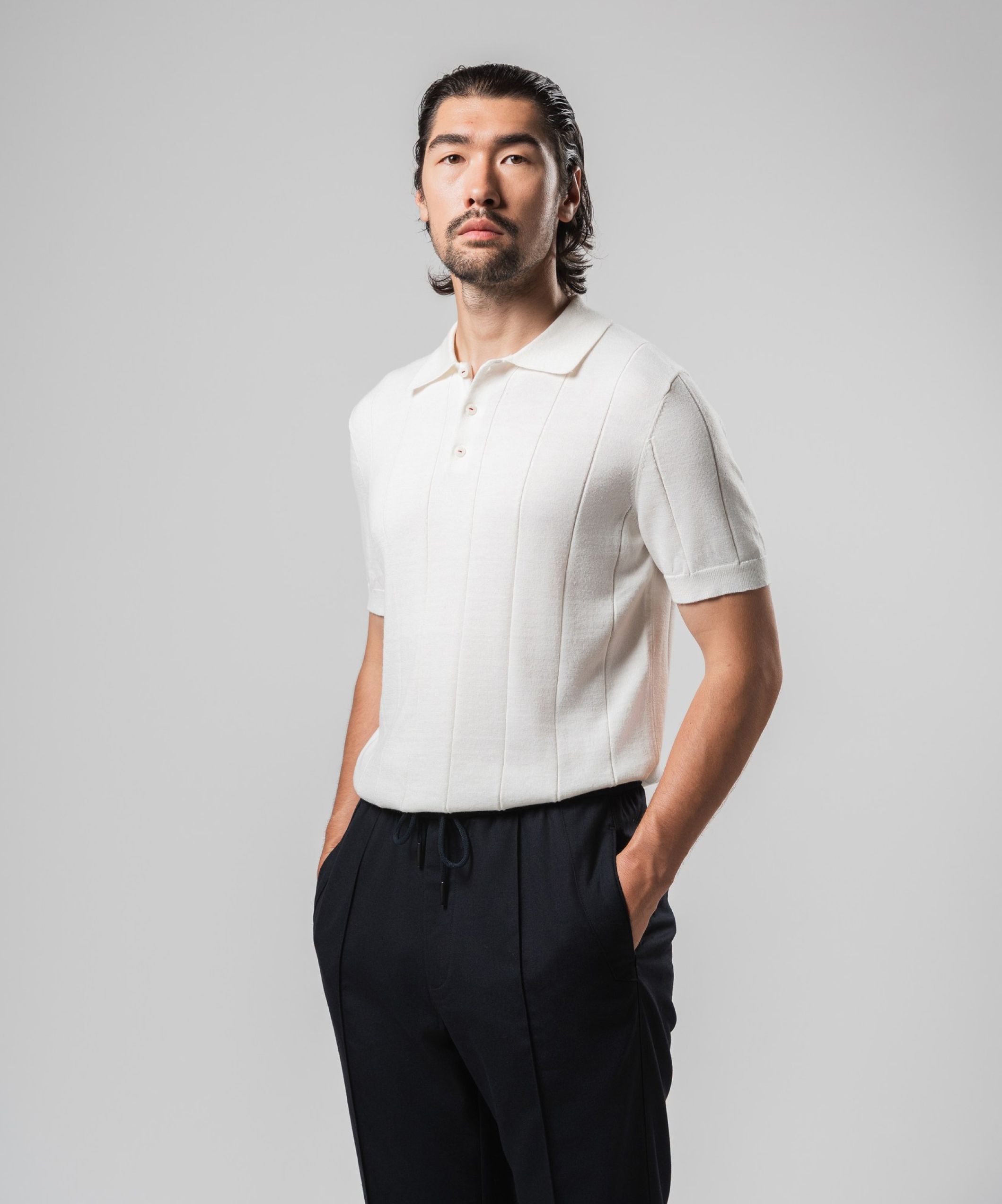 Фактурное поло белого цвета