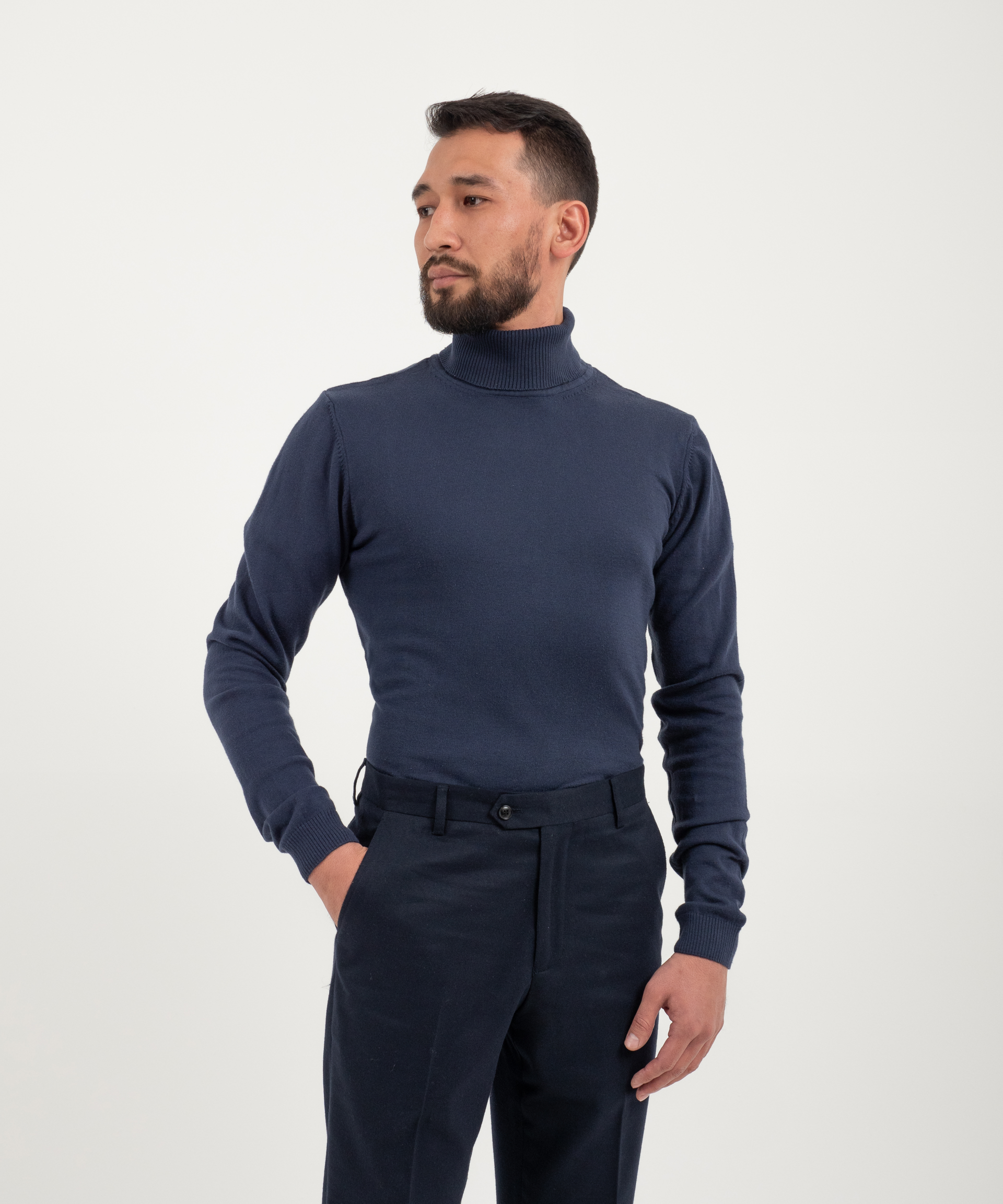 Водолазка синего цвета